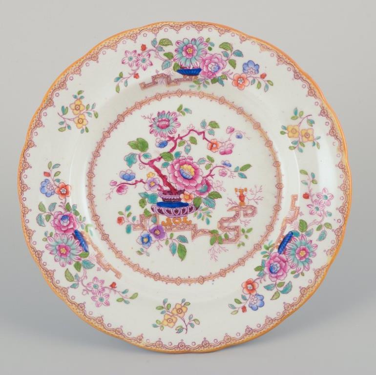 Ashworth, England.
Set of six plates in faience. Chinese style.
Decorated with flowers.
Late 19th century.
Marked.
In excellent condition with natural crazing.
Dimensions: D 17.0 cm.