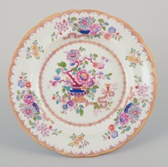 Ashworth, Angleterre. Ensemble de six assiettes en faïence. Style chinois.