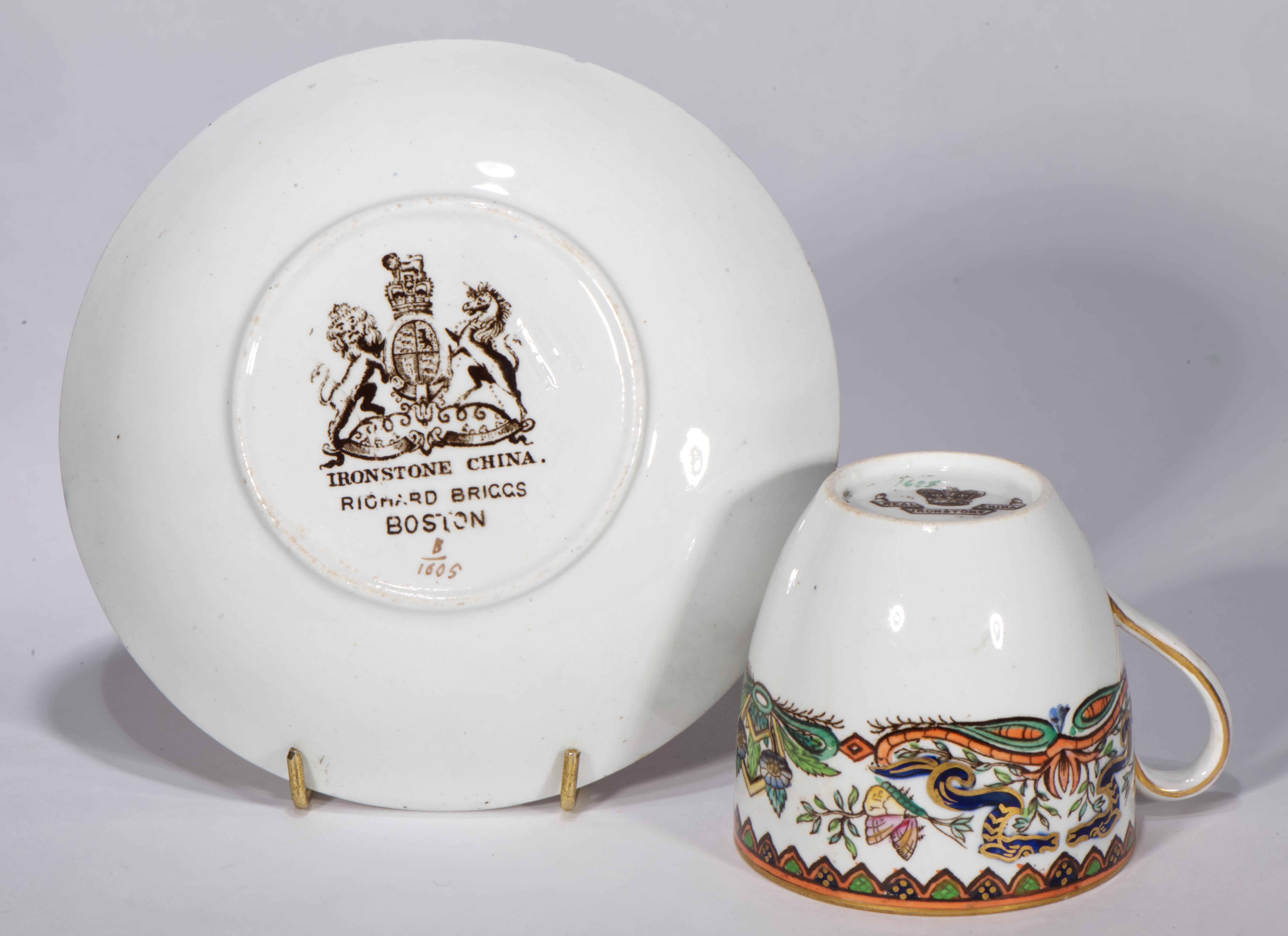 Ashworth für Richard Briggs Handbemalte Tasse und Untertasse aus Eisenstein, 1862-1891 (Glasiert) im Angebot
