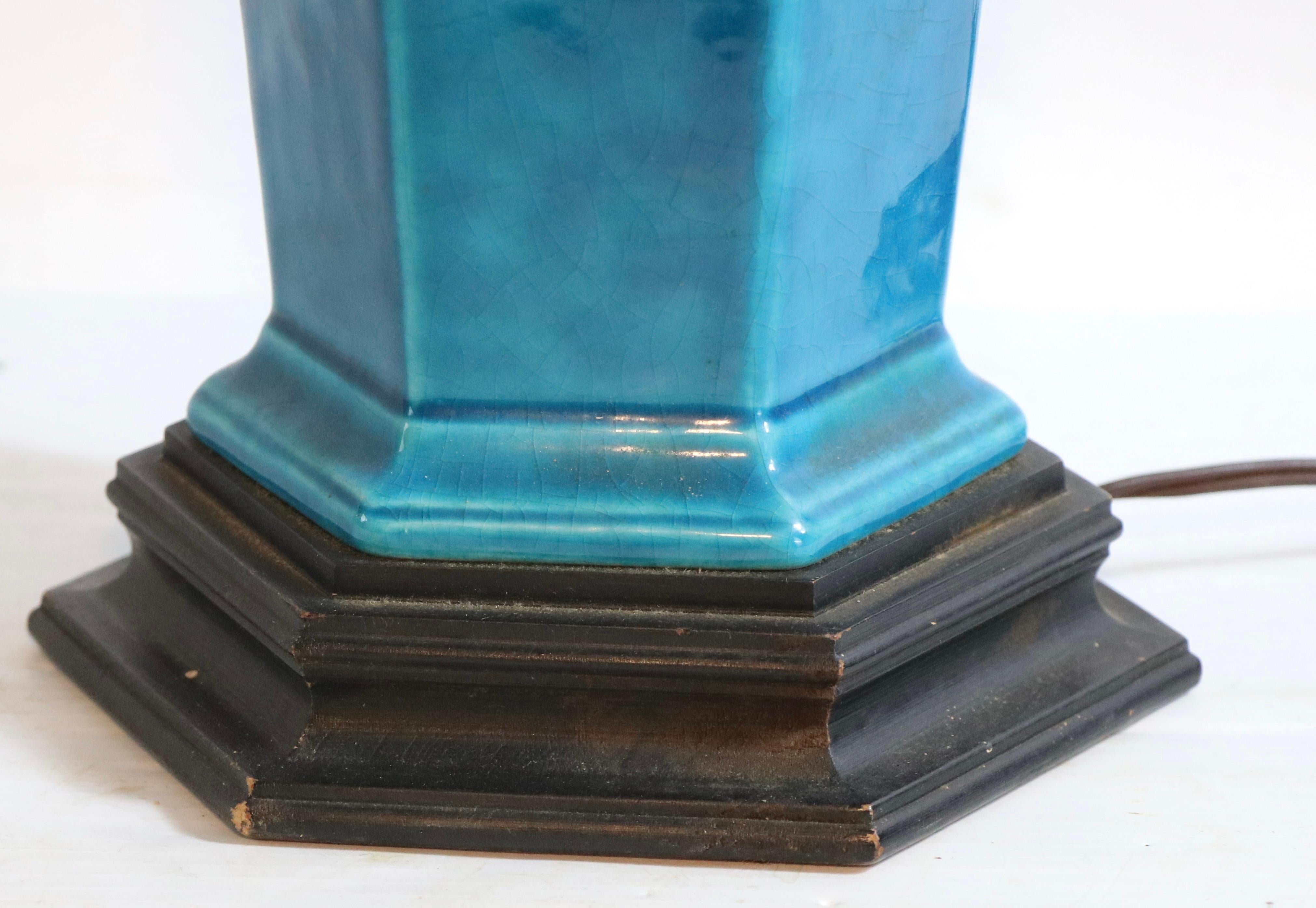 Asia Modern Chinese Style Table Lamp in Blue Craquelure Glaze Finish In Good Condition In New York, NY