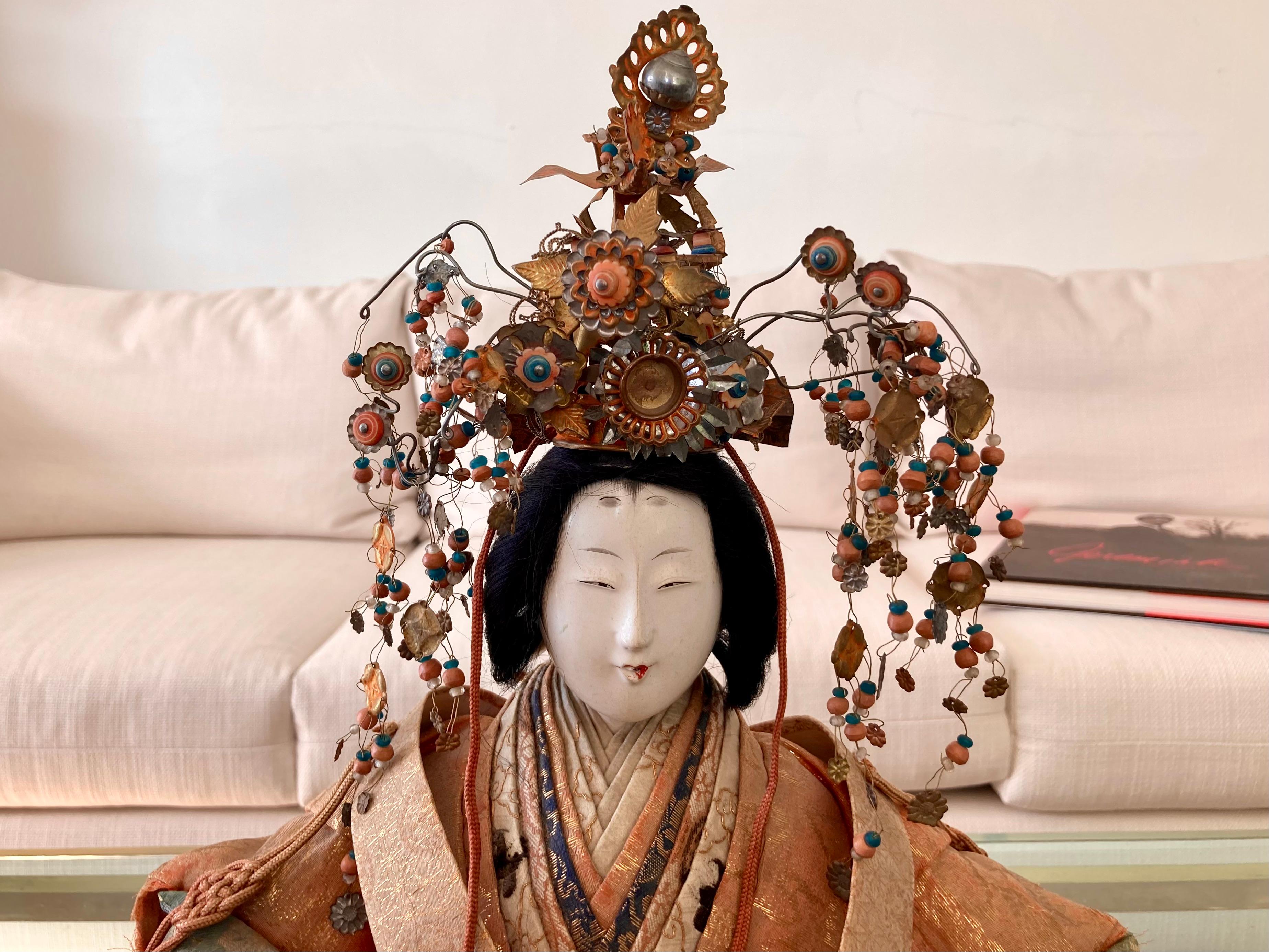 Asiatische Ningyo-Puppe mit Kopfkleid aus dem 19. (19. Jahrhundert) im Angebot