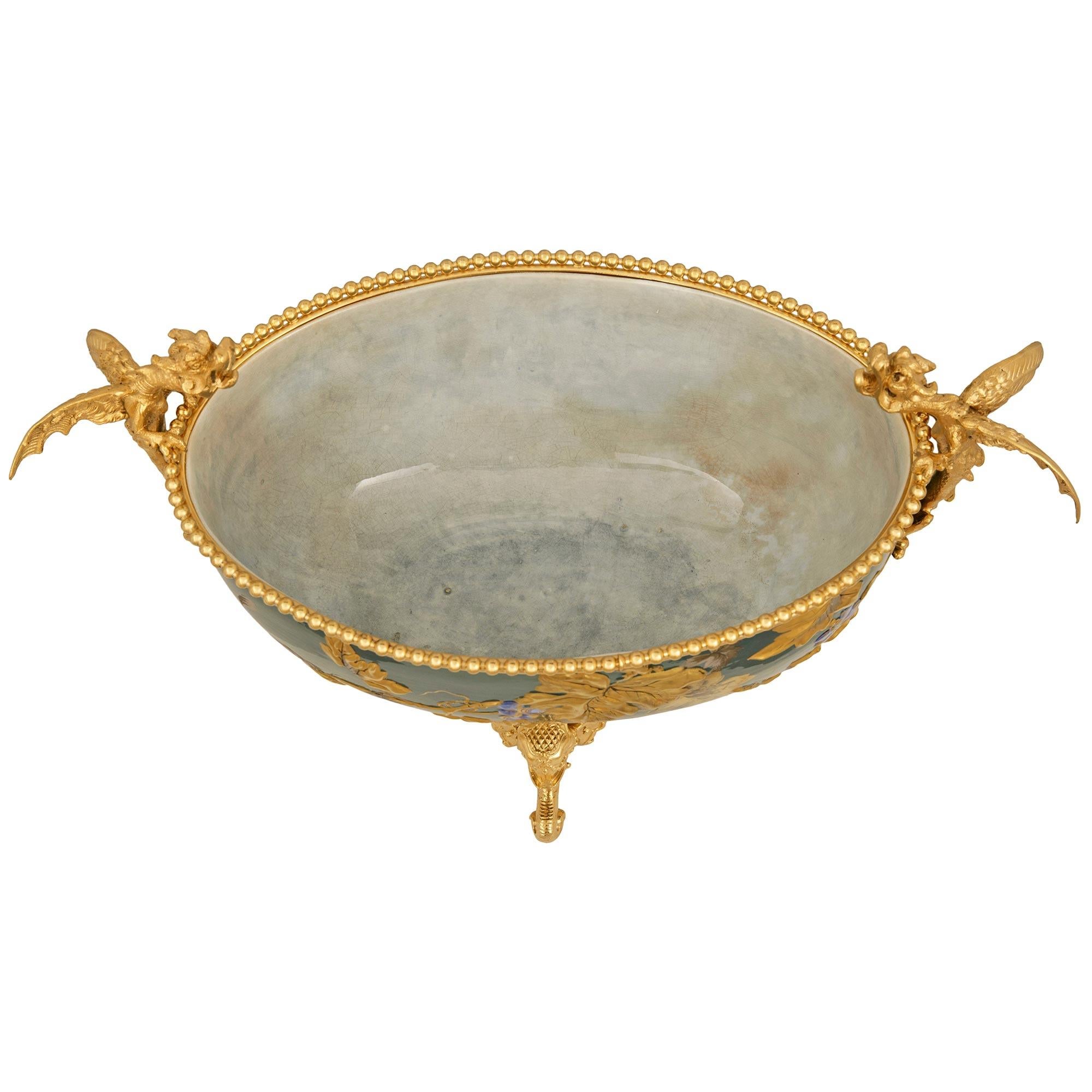 Asiatischer Tafelaufsatz aus Porzellan des 19. Jahrhunderts und Ormolu aus dem Louis XVI. im Angebot 7