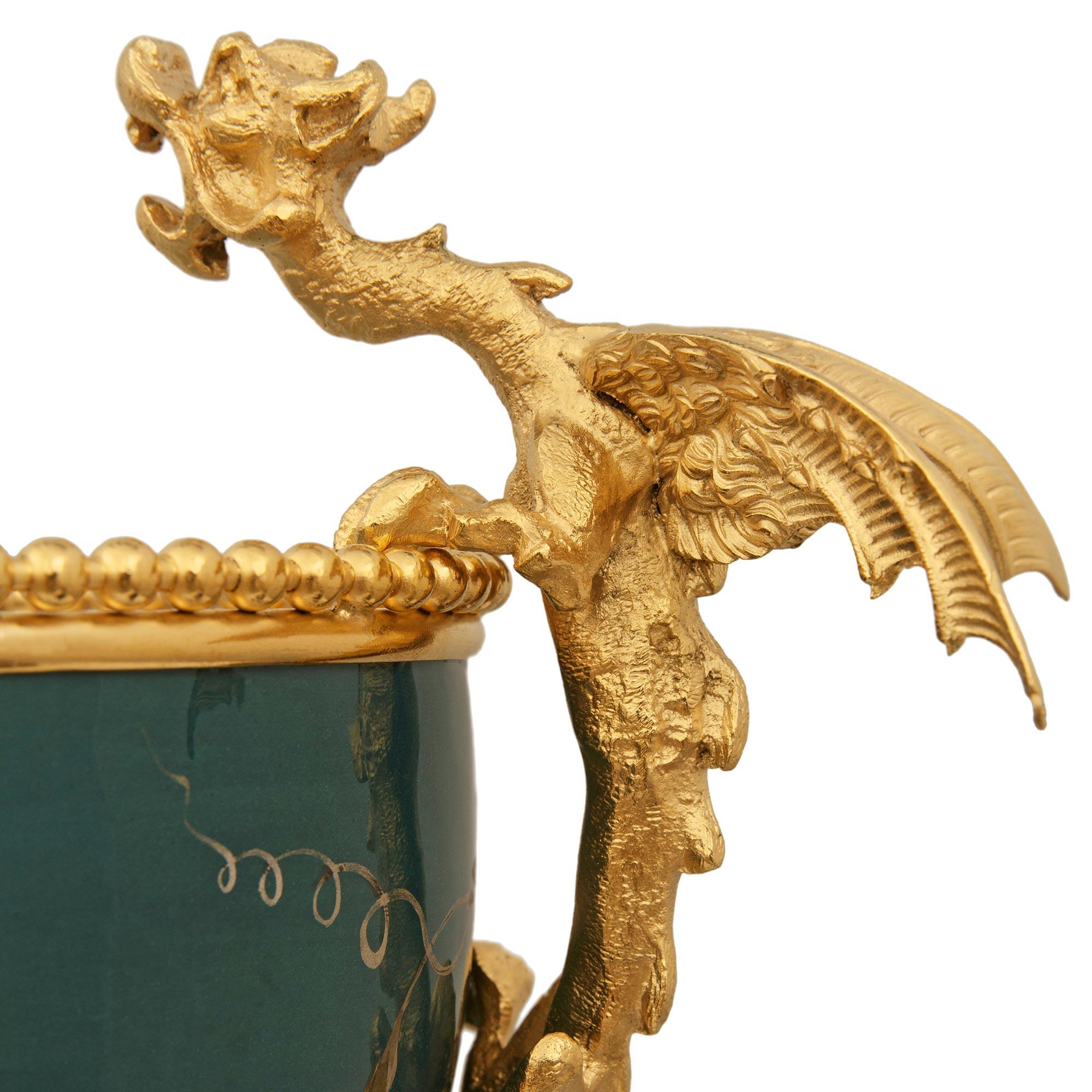 Asiatischer Tafelaufsatz aus Porzellan des 19. Jahrhunderts und Ormolu aus dem Louis XVI. im Angebot 4