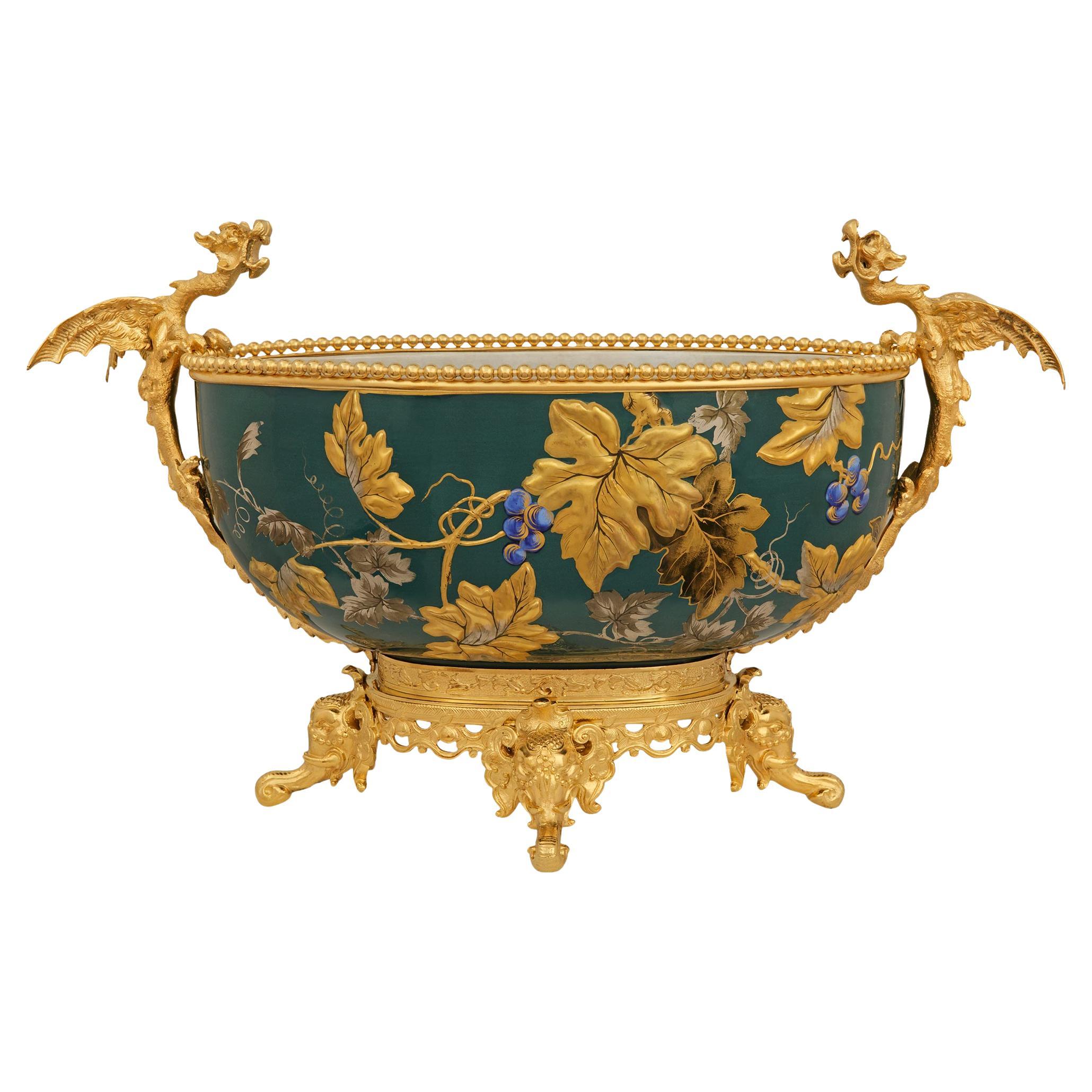 Asiatischer Tafelaufsatz aus Porzellan des 19. Jahrhunderts und Ormolu aus dem Louis XVI. im Angebot