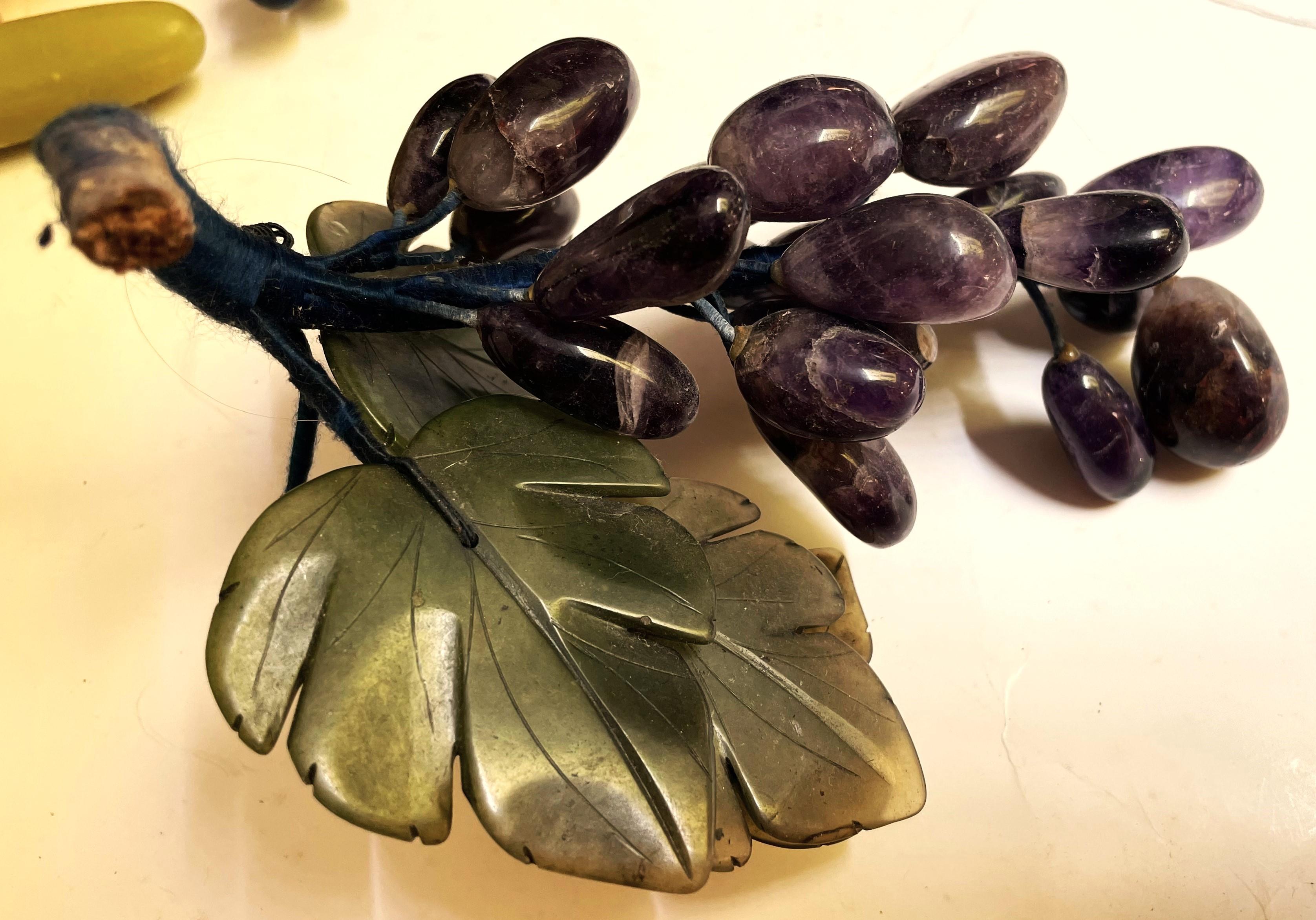 racimo de uvas con hojas