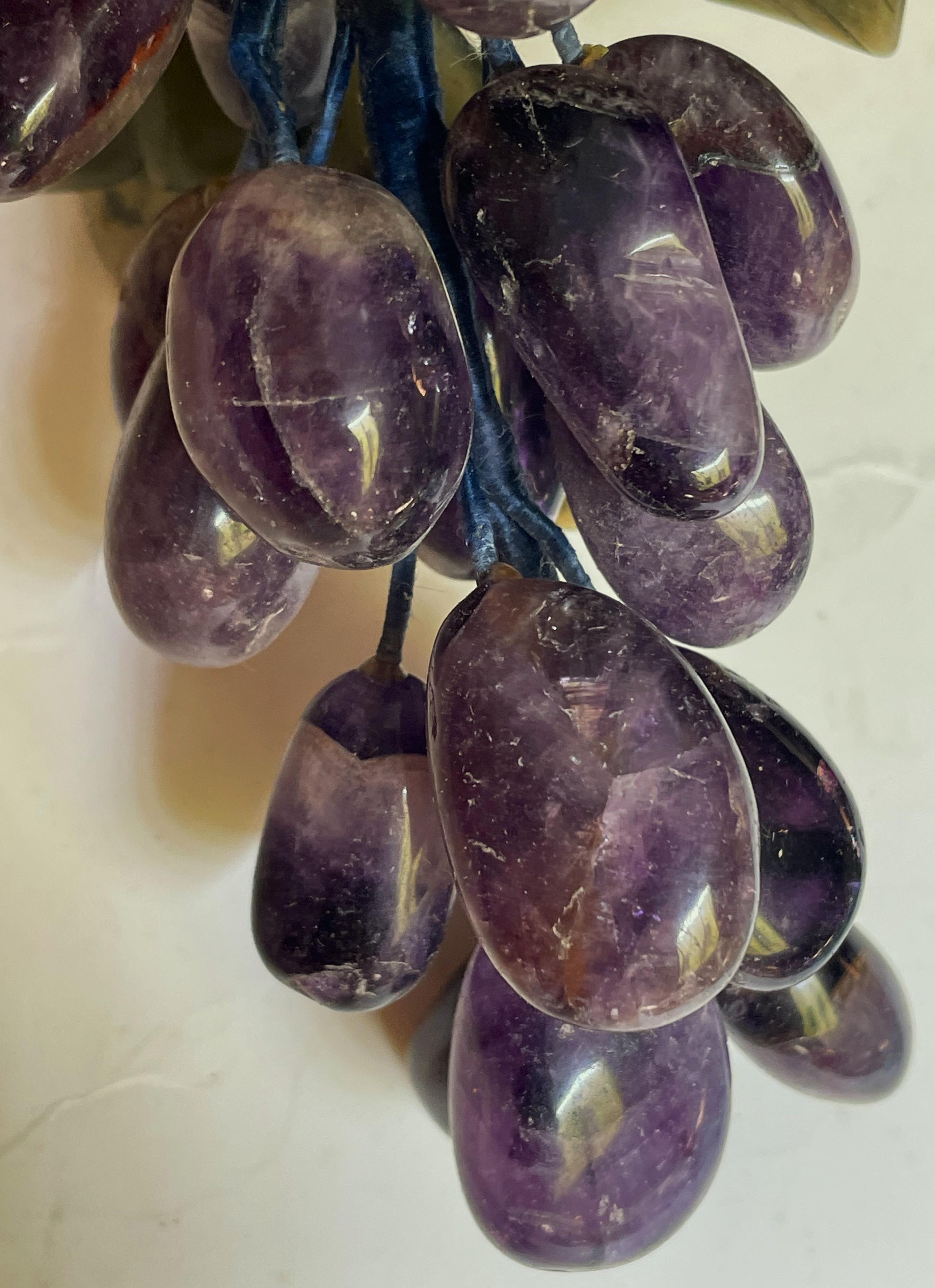Amatista asiática tallada Racimo de uvas Hojas de jade en Bueno estado para la venta en Clifton Forge, VA