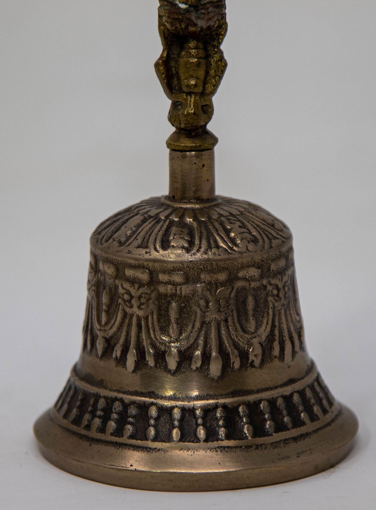 Antique Asian Bronze buddhist bell Tibetan Meditation Prayer Ghanta Bell.
Buddhist Tibetan Meditation Prayer Bell.
A Bronze ritual bell 