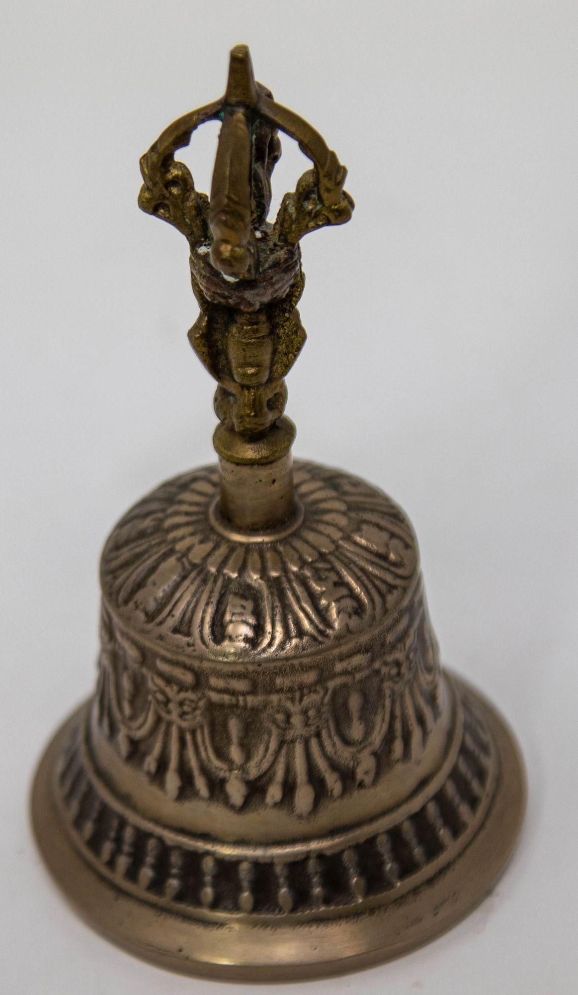 Asian Antique Bronze Buddhist Bell Tibetan Meditation Prayer Ghanta Bell In Good Condition In North Hollywood, CA