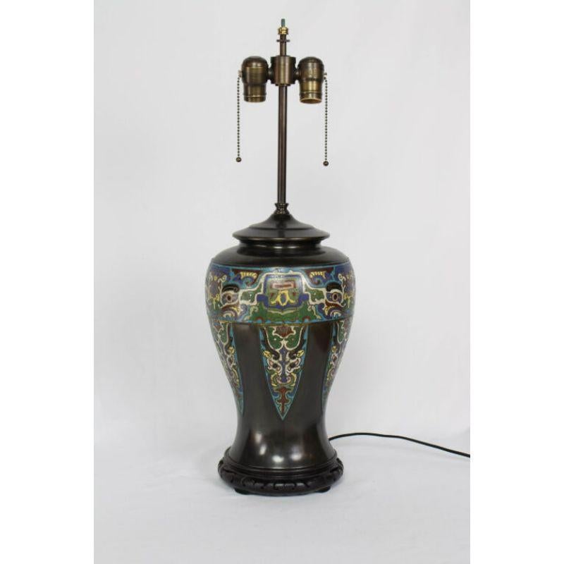 XIXe siècle Lampe de table champlevée asiatique ancienne en bronze en vente
