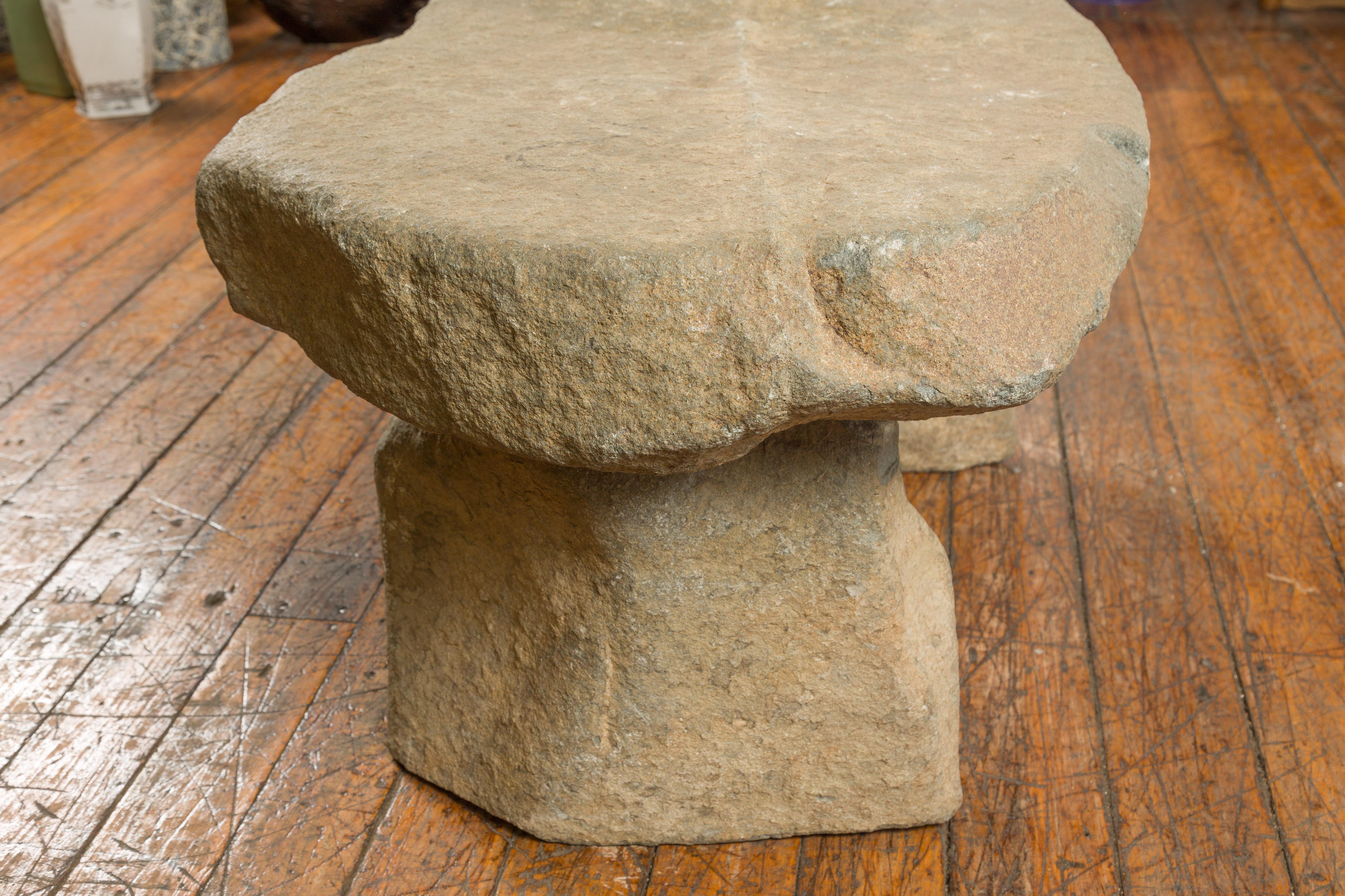 Banc asiatique ancien à trois pièces en pierres avec une grande caractéristique rustique en vente 10