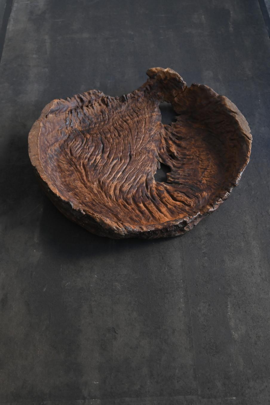 Asian antique wooden bowl/Late 19th Century/Wabi-Sabi wall art In Good Condition For Sale In Sammu-shi, Chiba