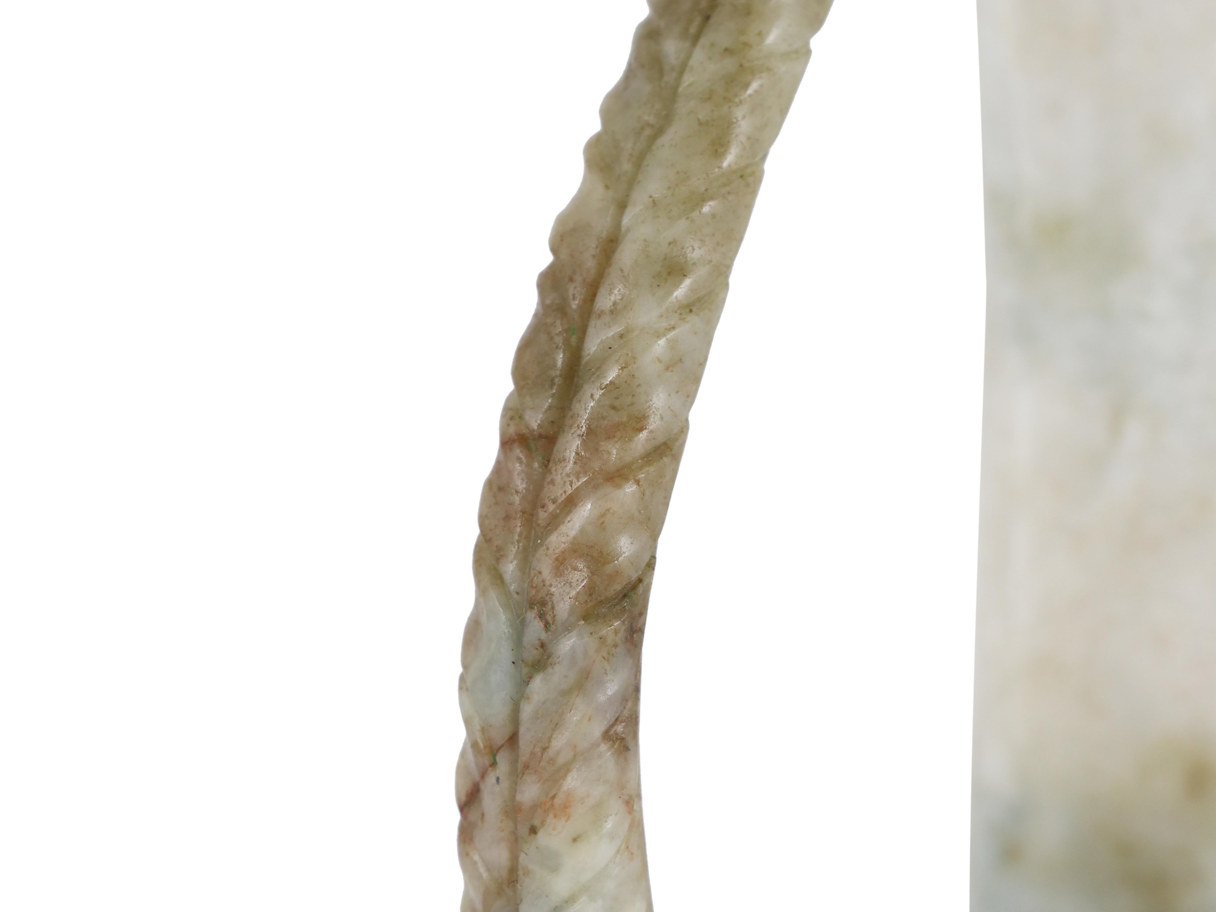 Arte asiático y antiguo indio Mughal Empuñadura de daga de jade en forma de cabeza de caballo en venta 2