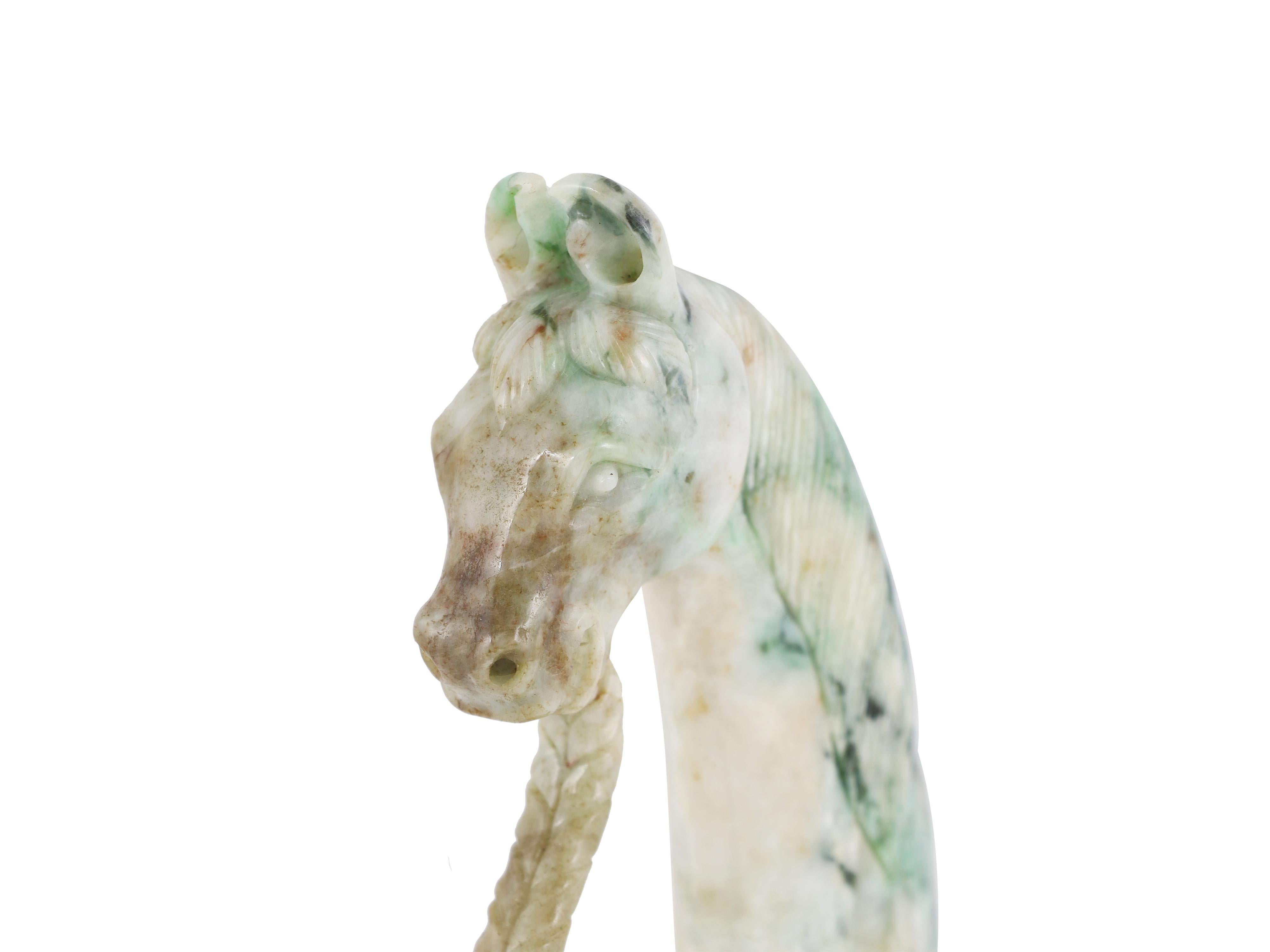 Arte asiático y antiguo indio Mughal Empuñadura de daga de jade en forma de cabeza de caballo en venta 3