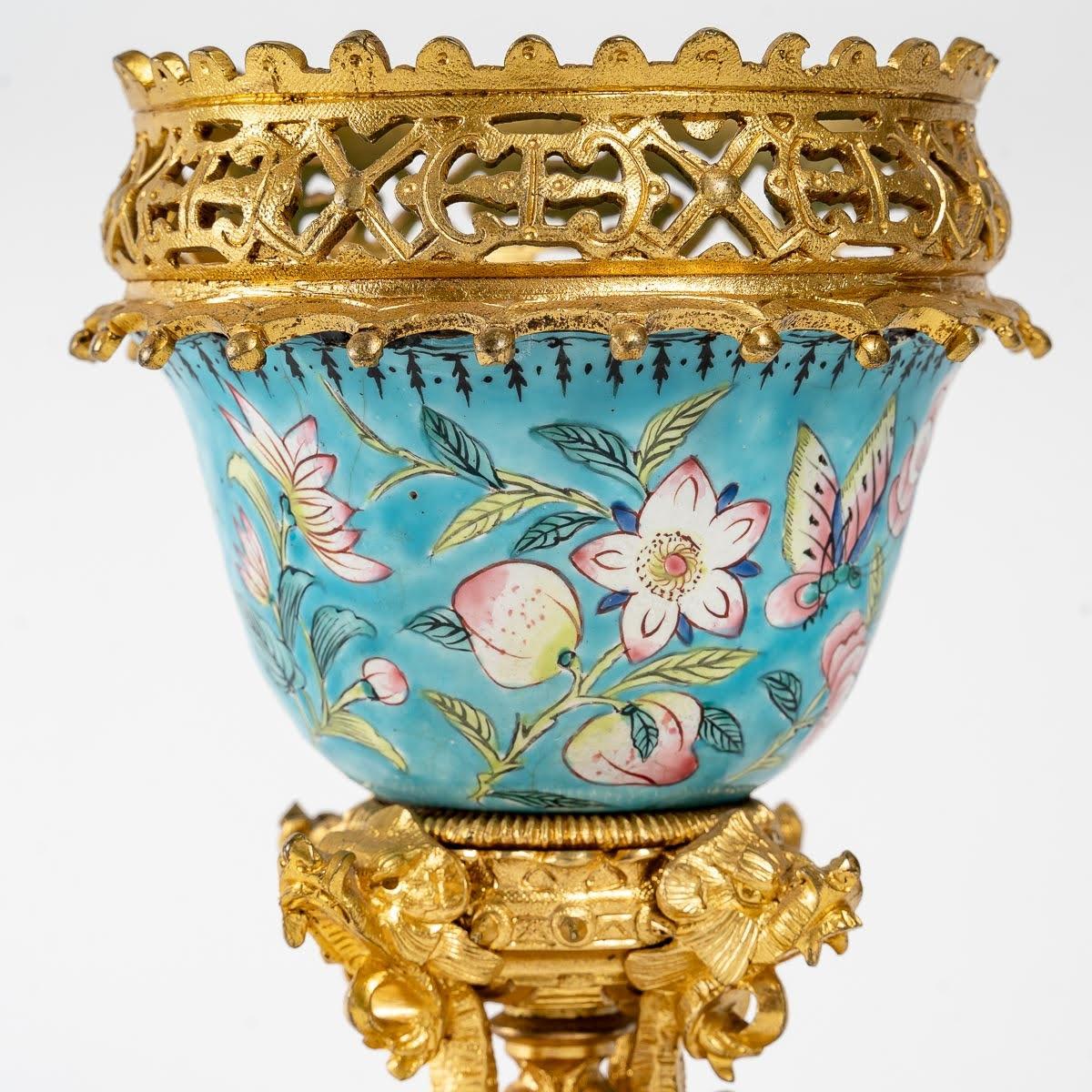 Bol en porcelaine d'art asiatique et en bronze ciselé et doré, XIXe siècle. Bon état - En vente à Saint-Ouen, FR