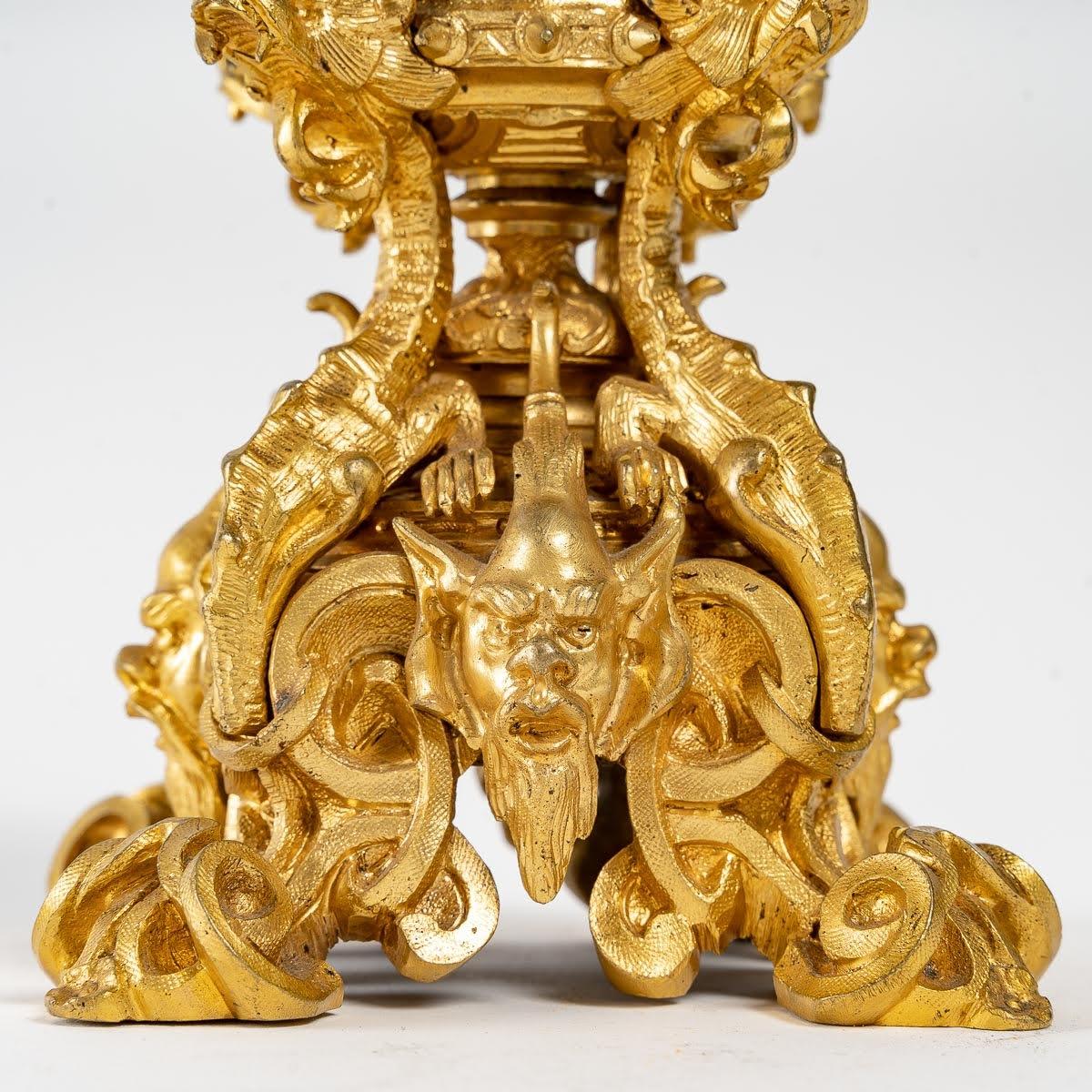 Porcelaine Bol en porcelaine d'art asiatique et en bronze ciselé et doré, XIXe siècle. en vente