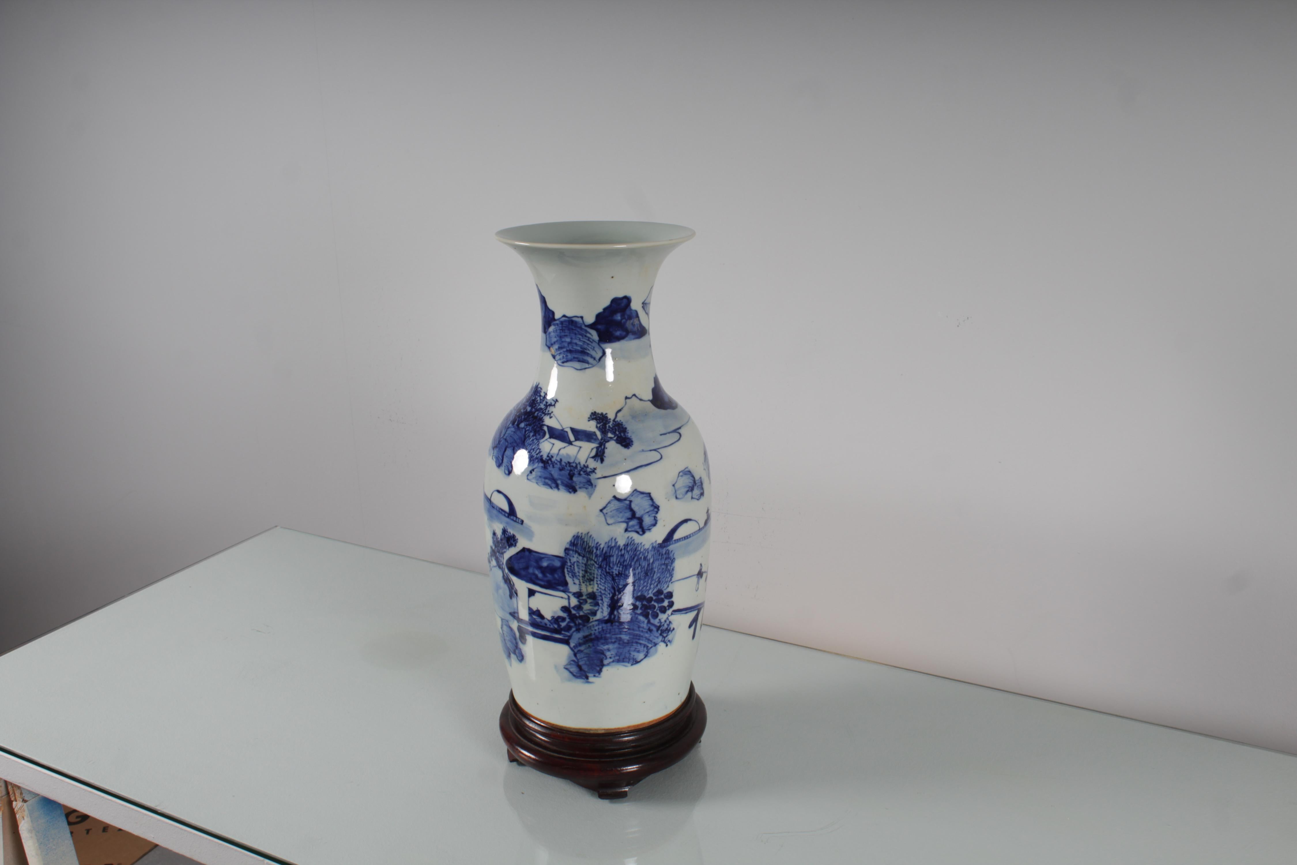 Asian Art Qing Dynasty (presum.) Blue and White Porcelain Vase XIX° sec. China In Good Condition For Sale In Palermo, IT