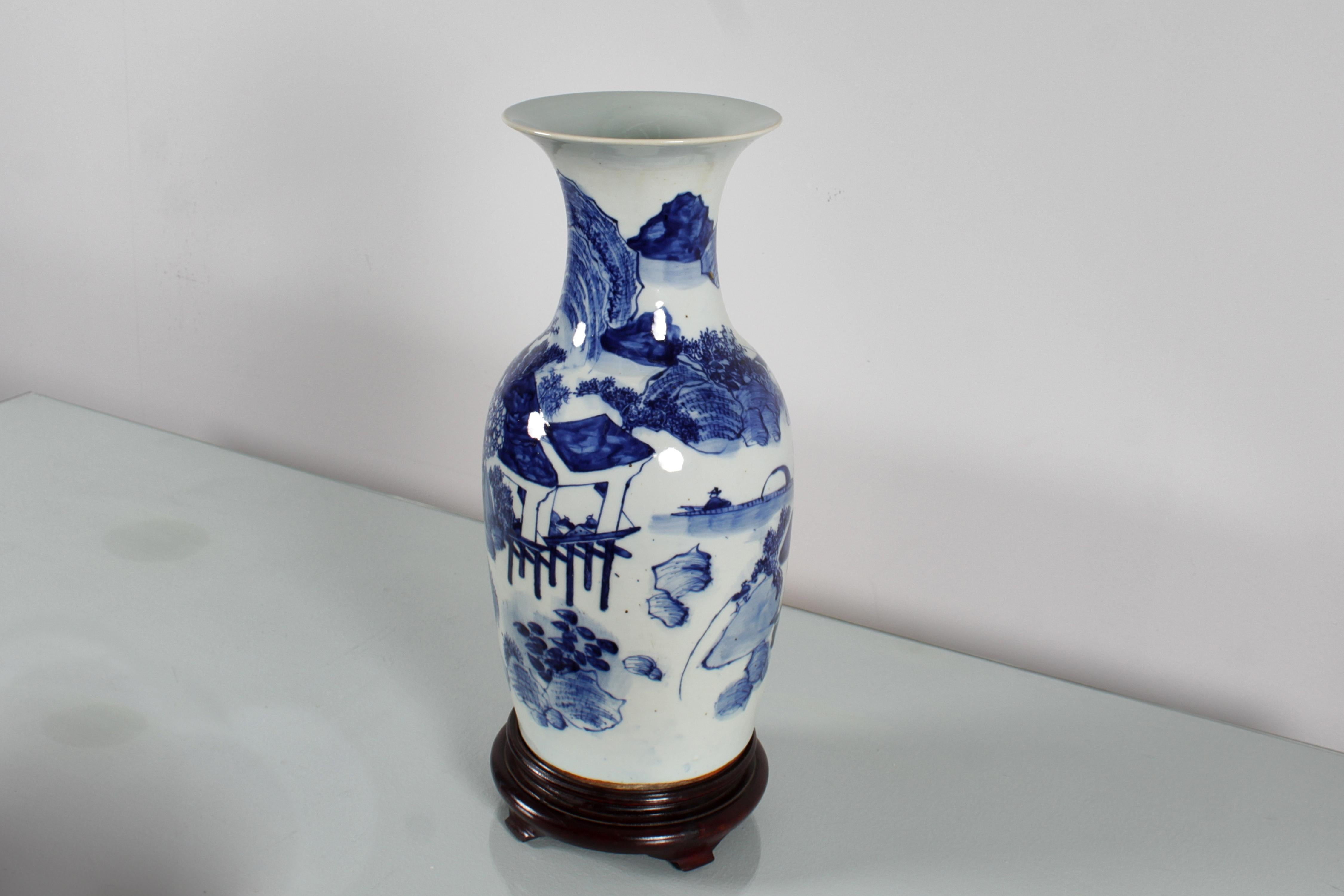19th Century Asian Art Qing Dynasty (presum.) Blue and White Porcelain Vase XIX° sec. China For Sale