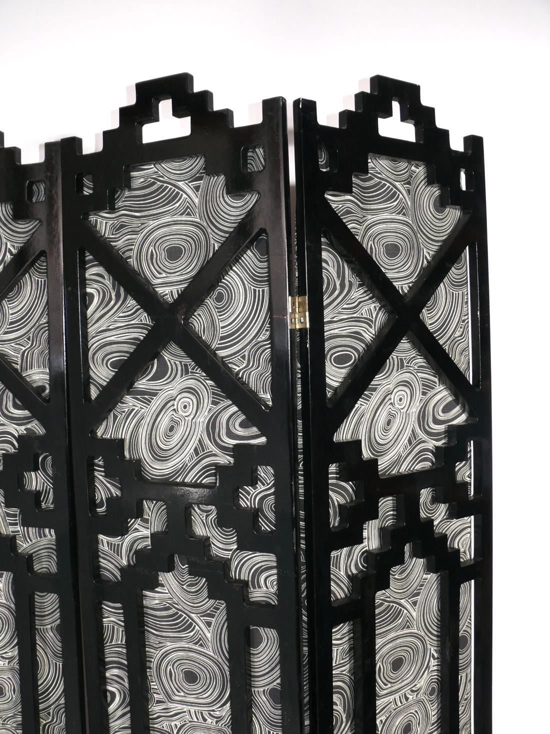 Chinoiserie Asian Black Lacquer Folding Screen or Room Divider For Sale