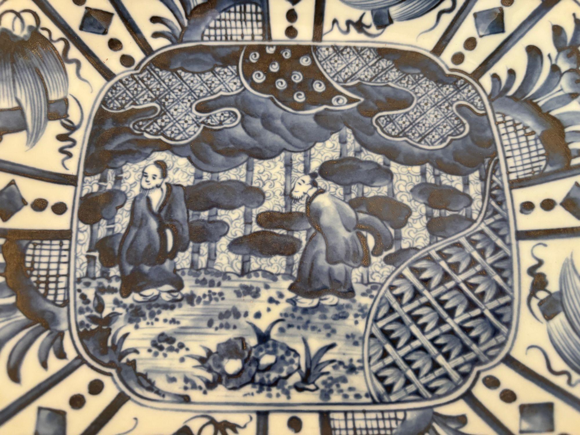 Assiette à Kraak en bleu et blanc de la Chine du milieu du siècle - Porcelaine d'exportation peinte à la main, style dynastie Ming (années 1950)
Ajoutez une élégance intemporelle à votre intérieur avec cette étonnante assiette en céramique asiatique