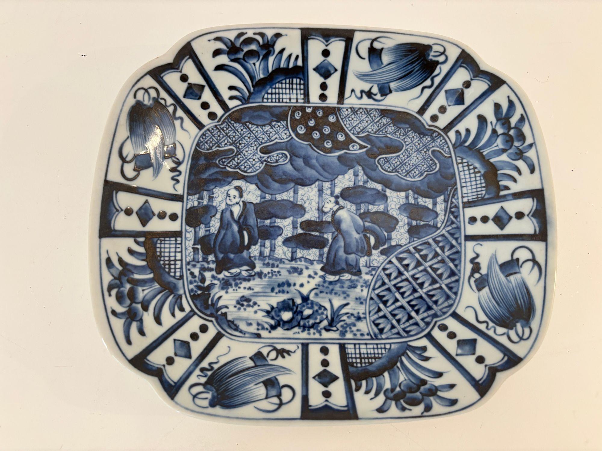 Chinois Assiette asiatique en céramique Kraak bleue et blanche Vintage Chinese Export 1950s en vente
