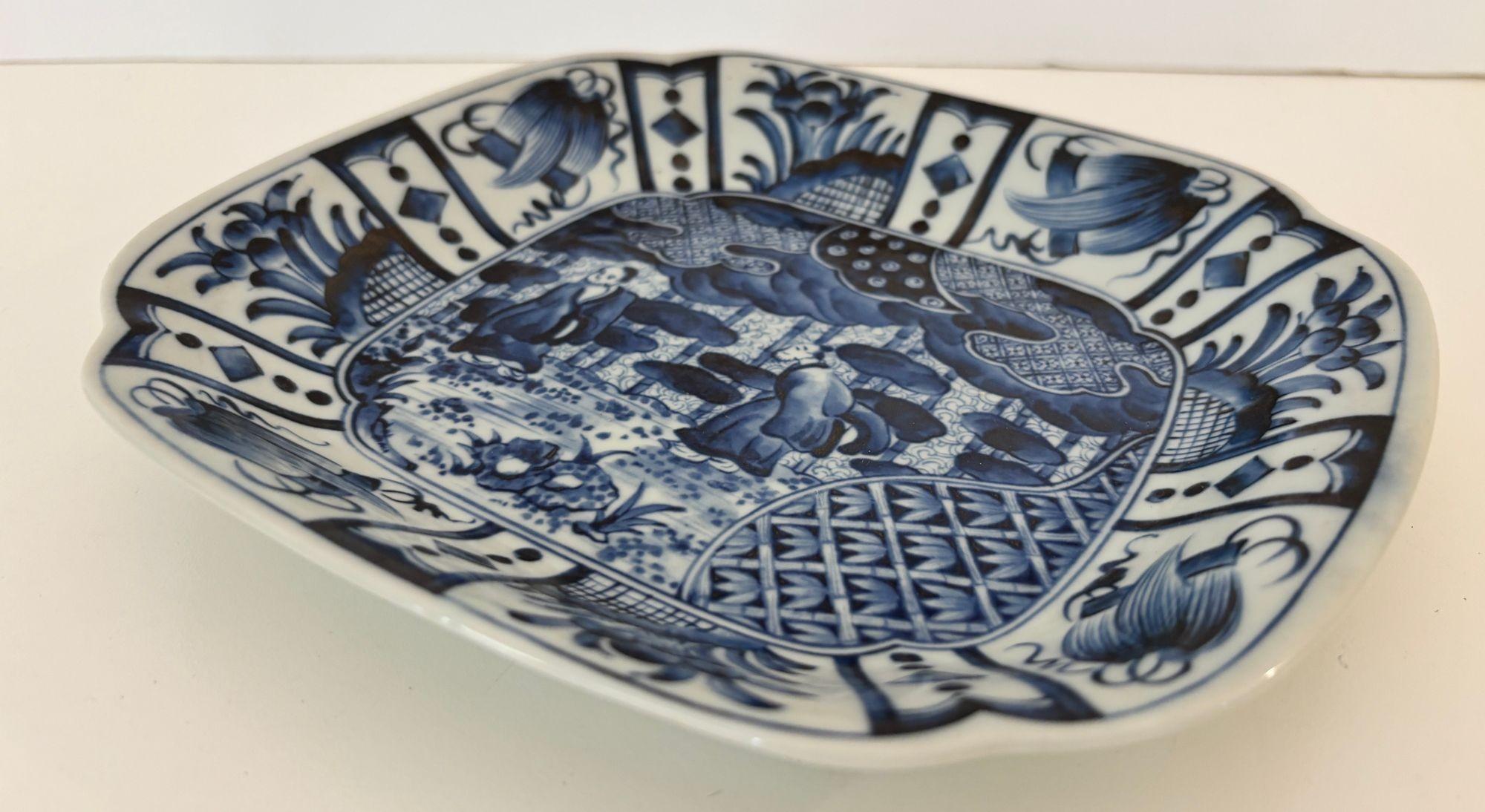 20ième siècle Assiette asiatique en céramique Kraak bleue et blanche Vintage Chinese Export 1950s en vente