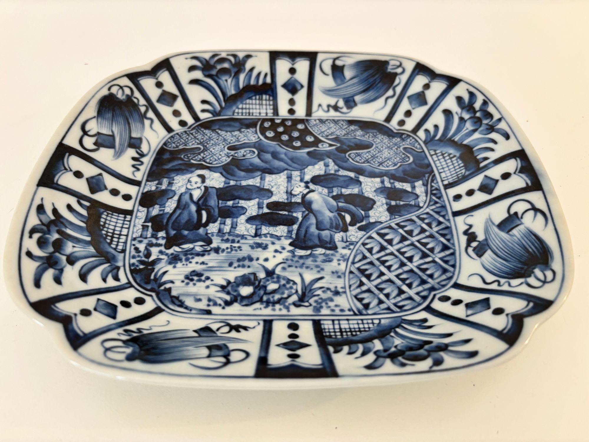 Céramique Assiette asiatique en céramique Kraak bleue et blanche Vintage Chinese Export 1950s en vente