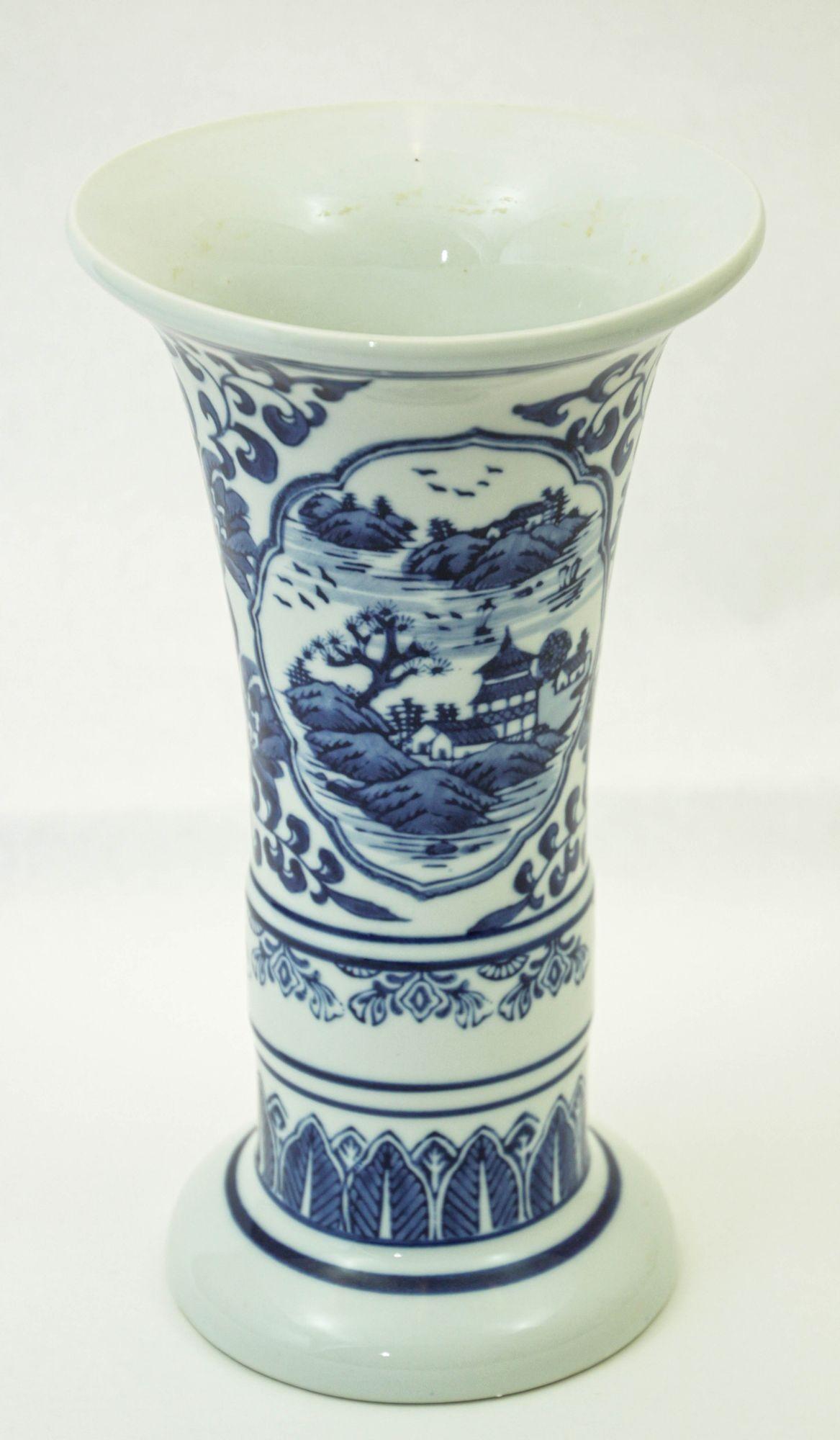 Chinese Asian Blue and White Porcelain Flower Drum Vase For Sale