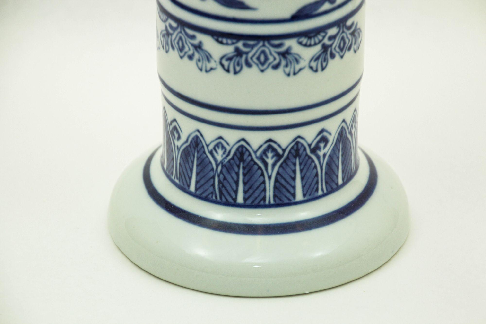 Asian Blue and White Porcelain Flower Drum Vase In Good Condition For Sale In North Hollywood, CA