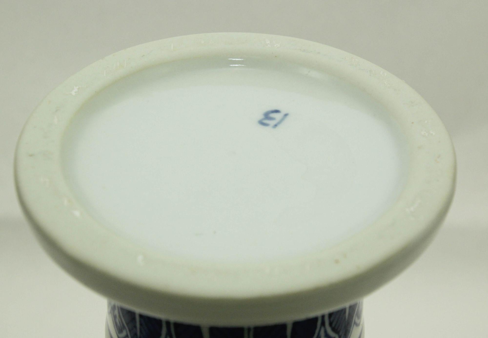 Asian Blue and White Porcelain Flower Drum Vase For Sale 2
