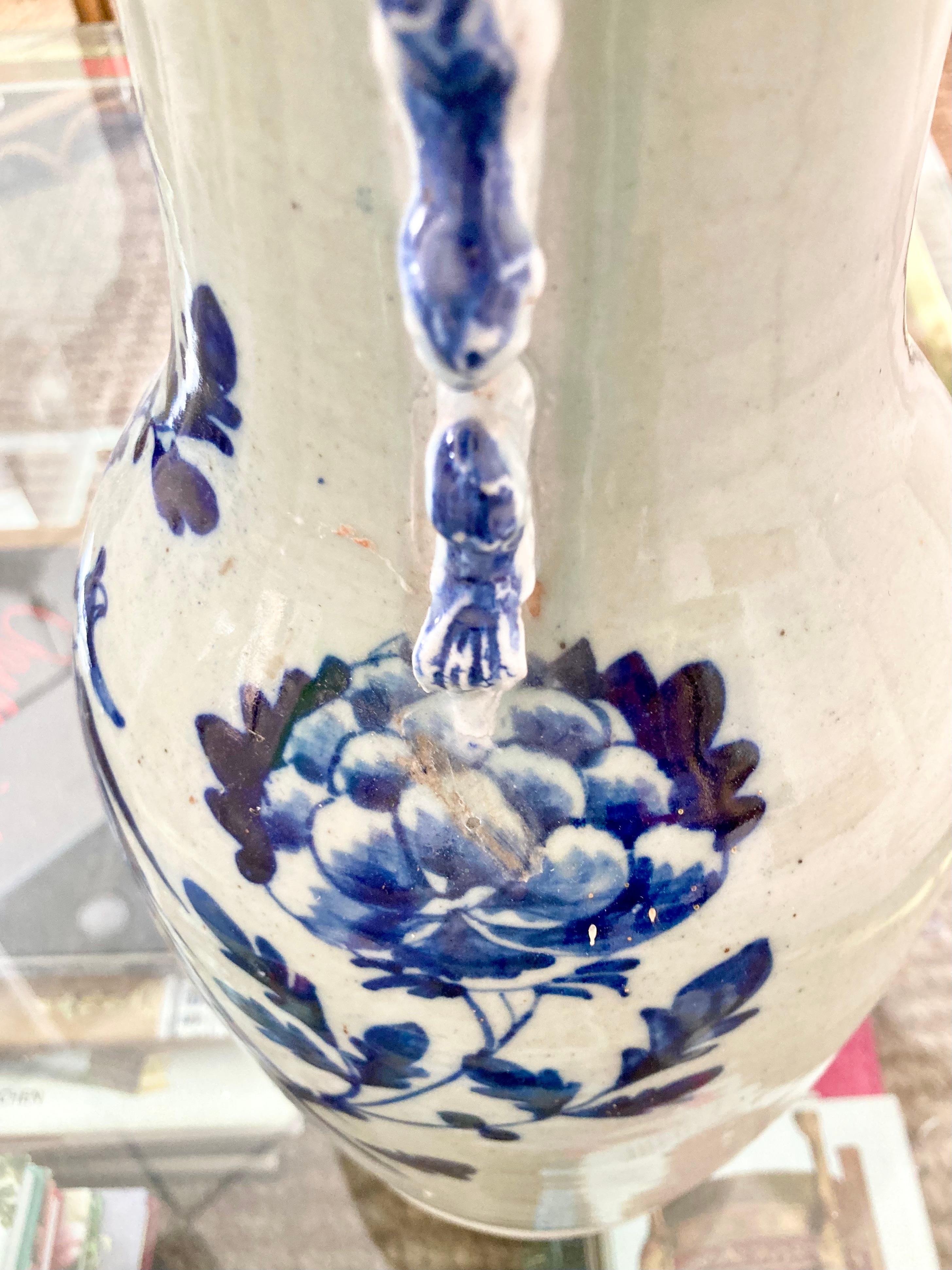 Vase asiatique bleu et blanc en vente 4