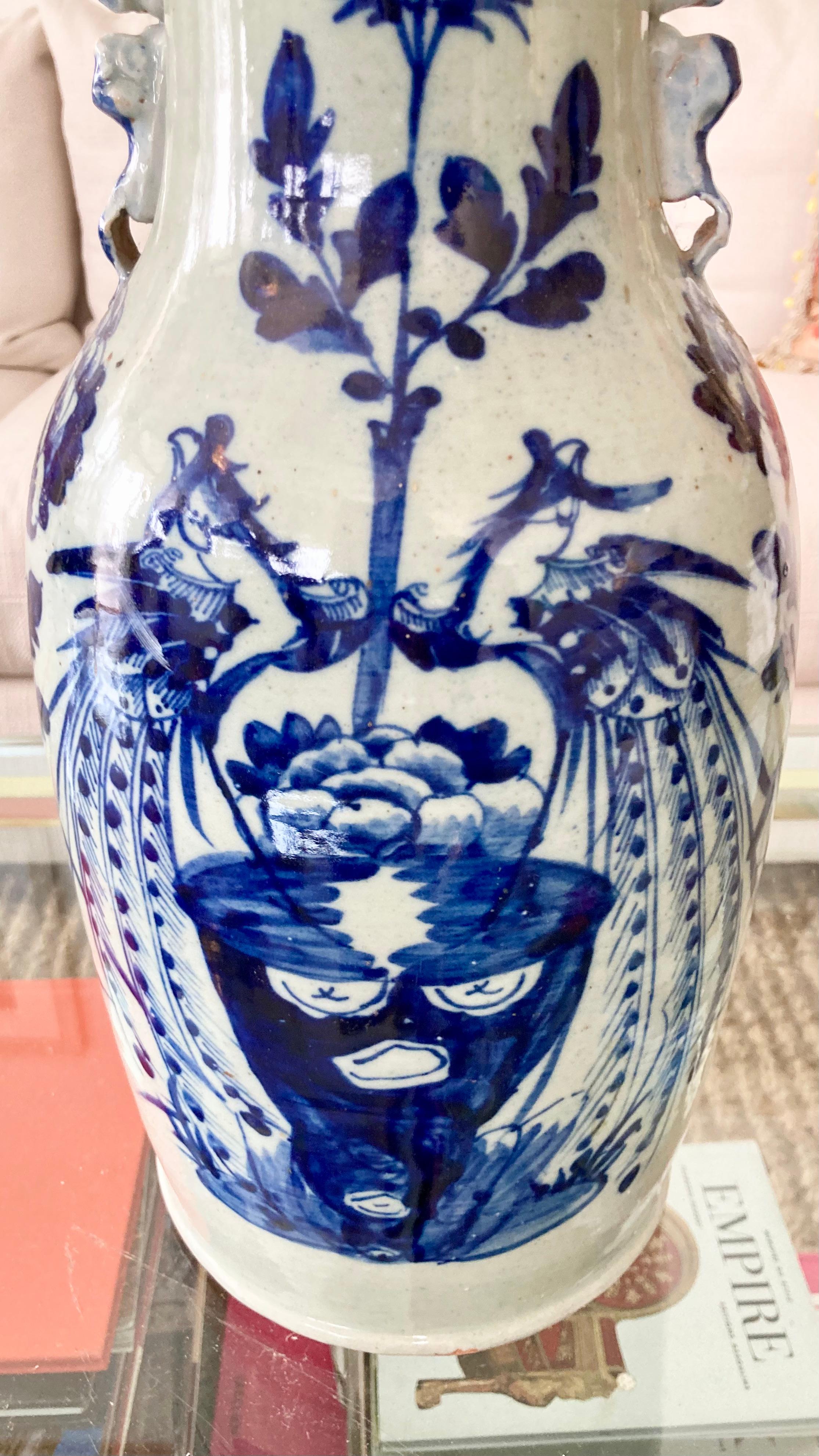 Vase asiatique bleu et blanc en vente 5