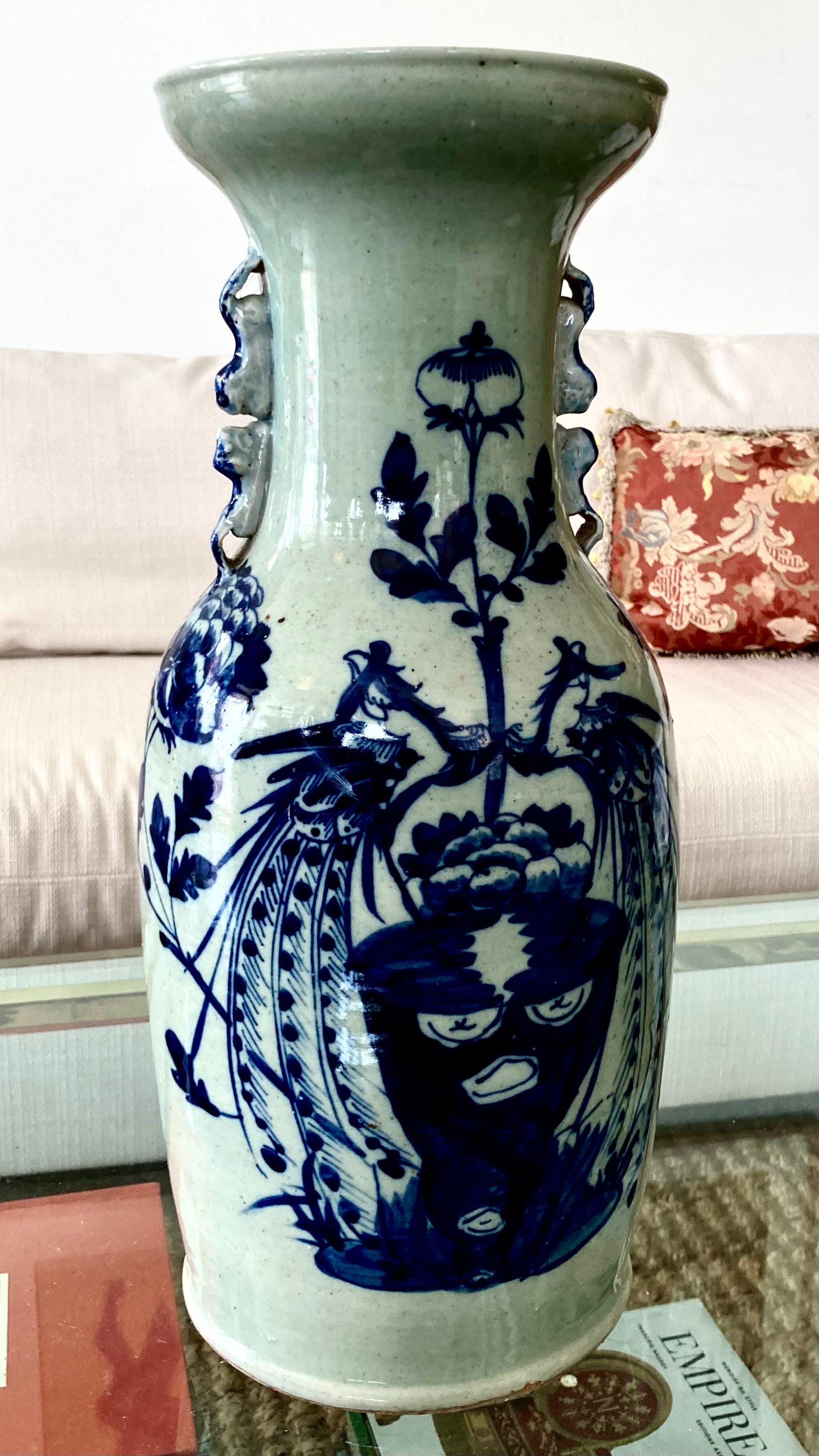 Autre Vase asiatique bleu et blanc en vente