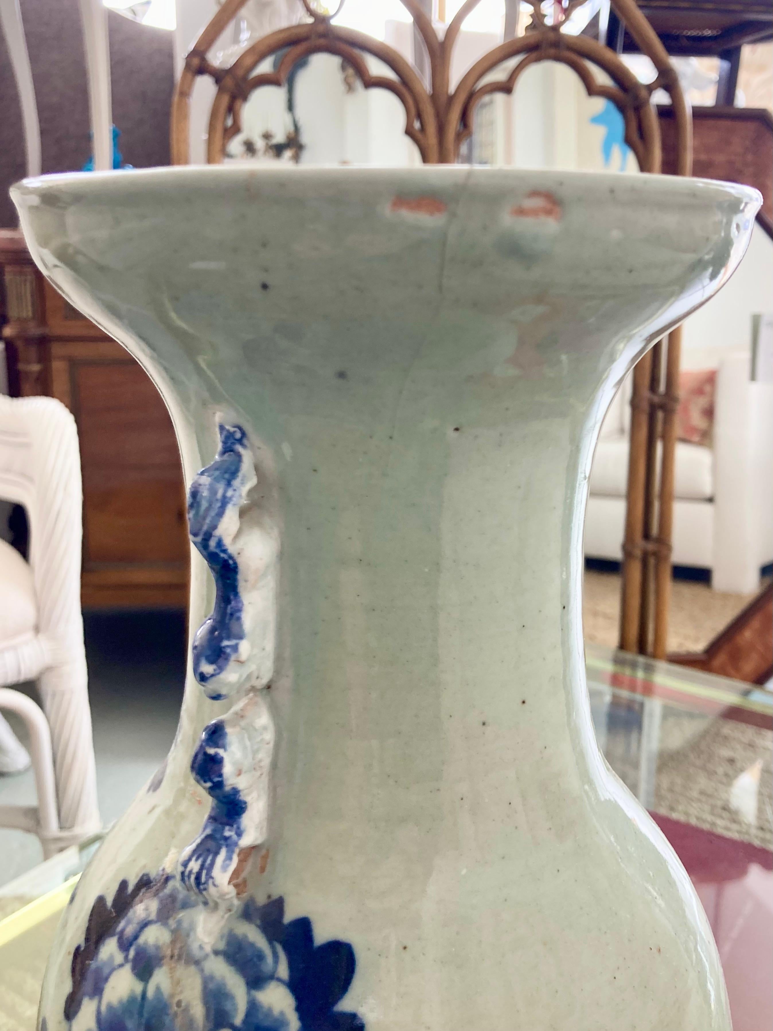 Vase asiatique bleu et blanc en vente 1