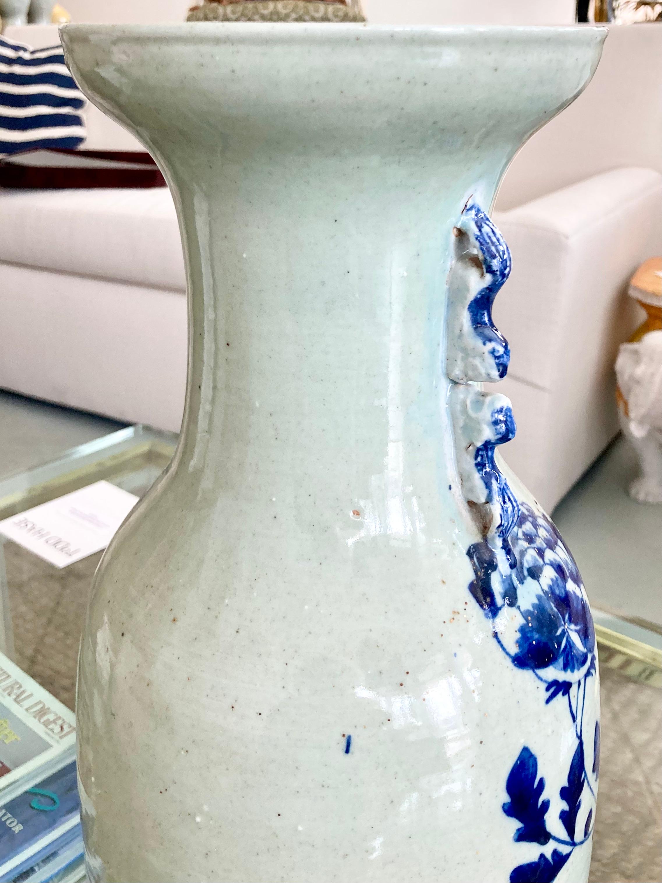 Vase asiatique bleu et blanc en vente 2