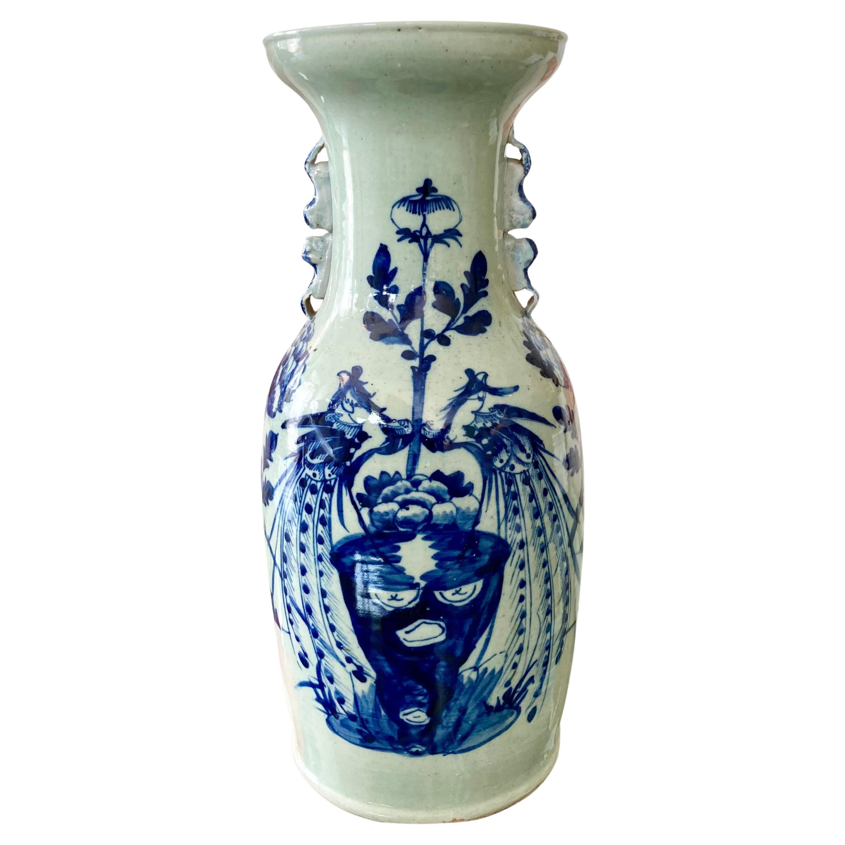 Vase asiatique bleu et blanc en vente
