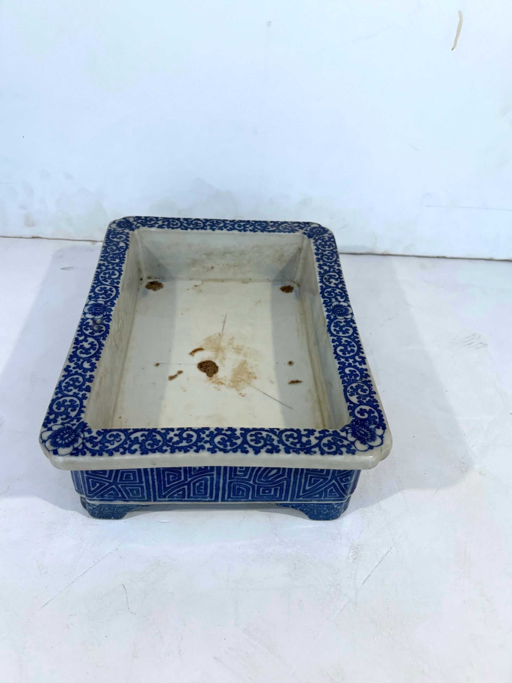 Chinois Jardinière asiatique bleue et blanche en vente