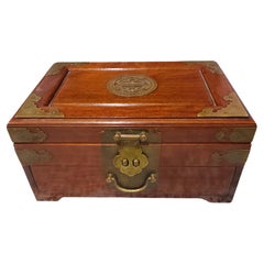 Joyero Asiático de Palo de Rosa Montado en Latón y Forrado de Fieltro