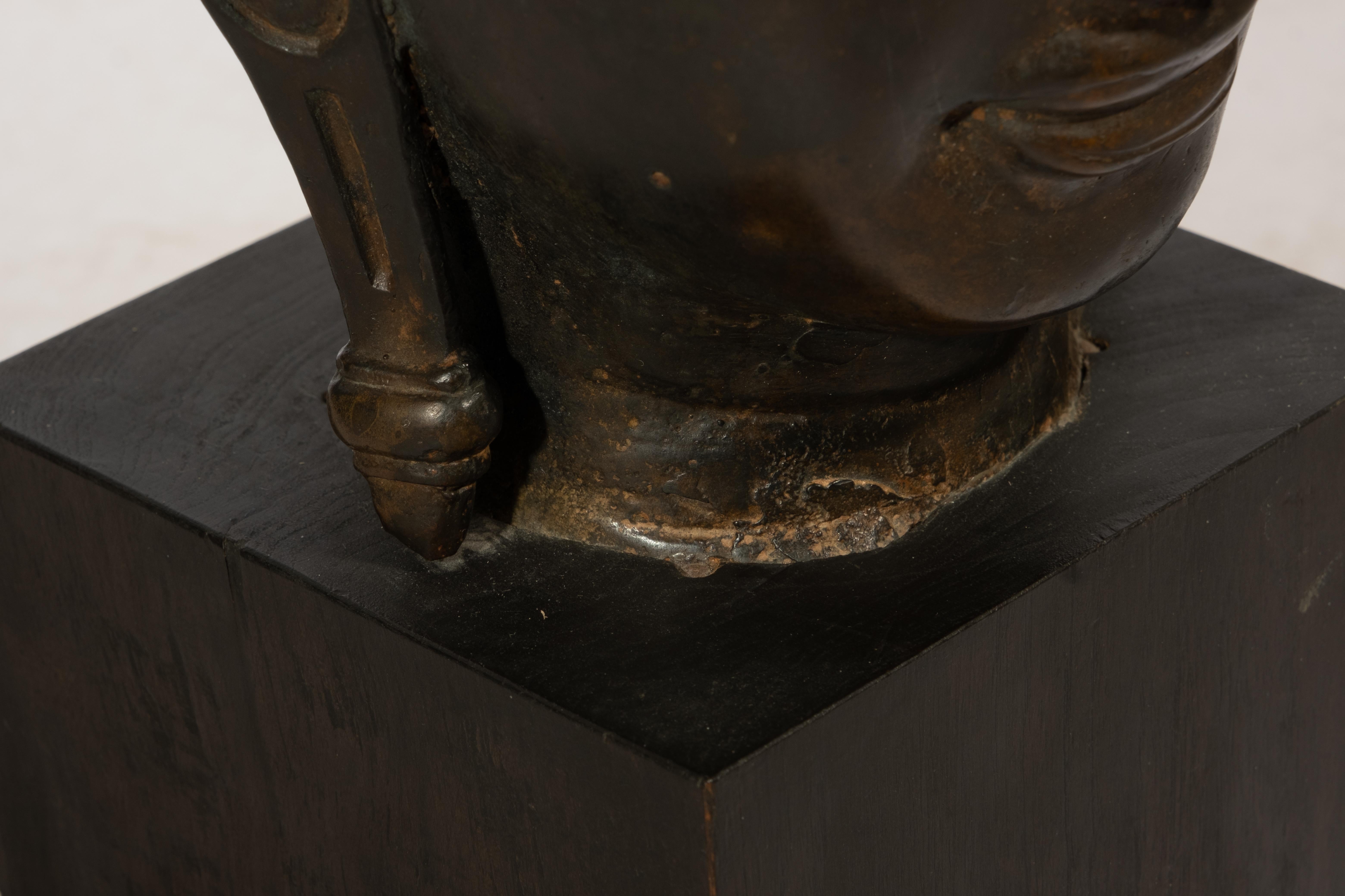 Tête de Bouddha asiatique en bronze en vente 5