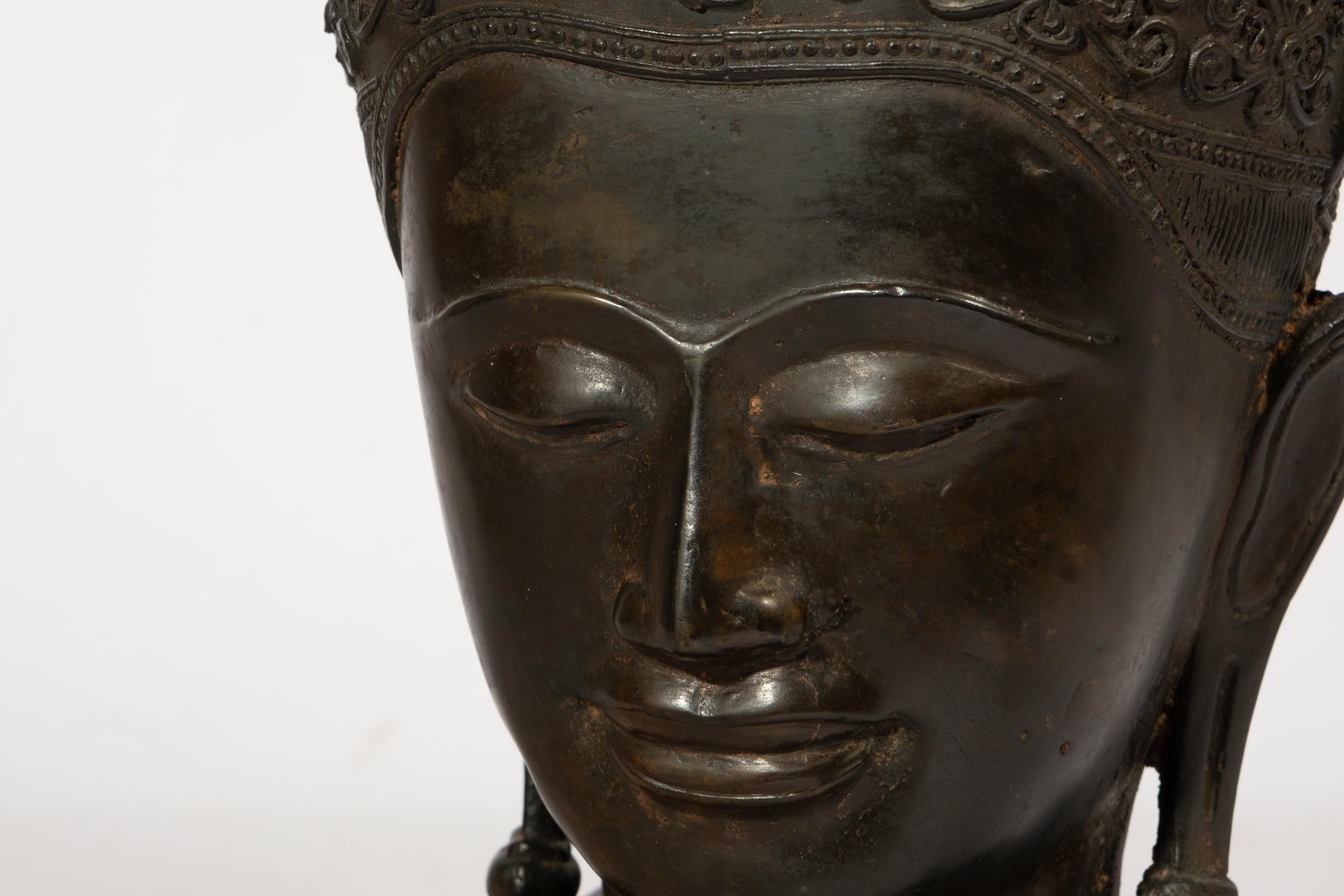 Tête de Bouddha asiatique en bronze en vente 1