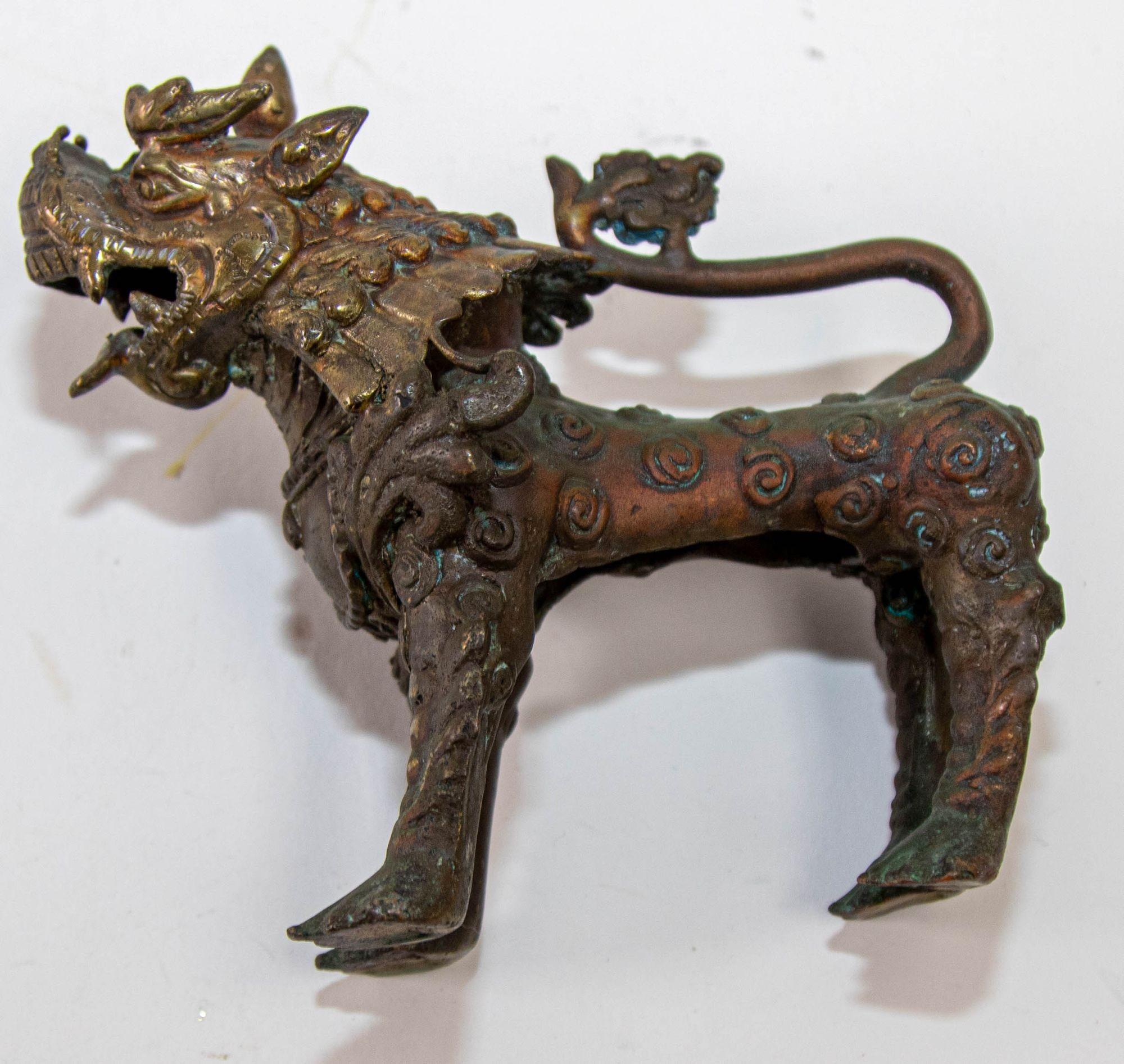 Sculpture asiatique en bronze en forme de lion gardien 19ème siècle 6