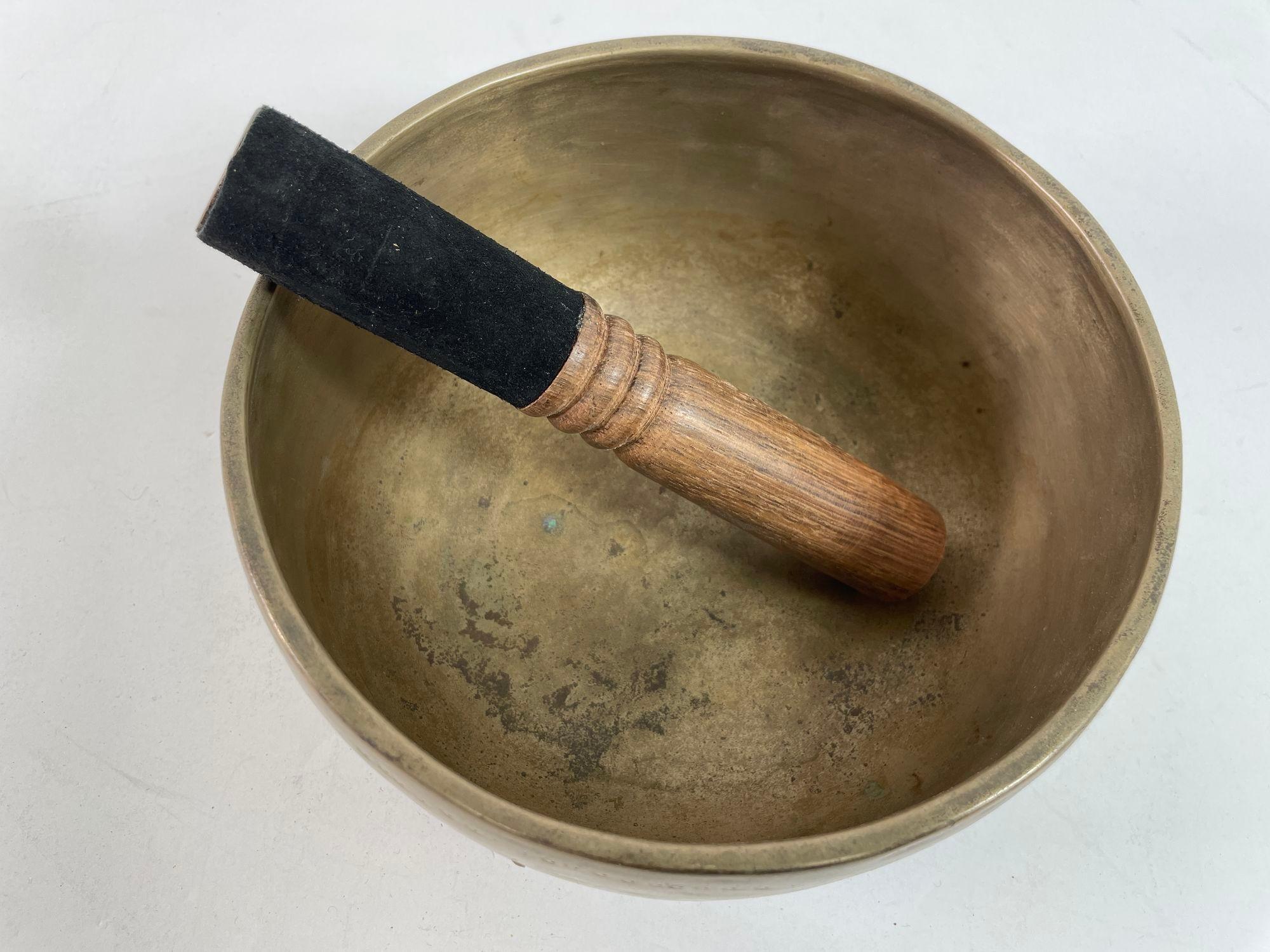 Asian Bronze Hammered Singing Bowl Nepal 1950s For Sale 6