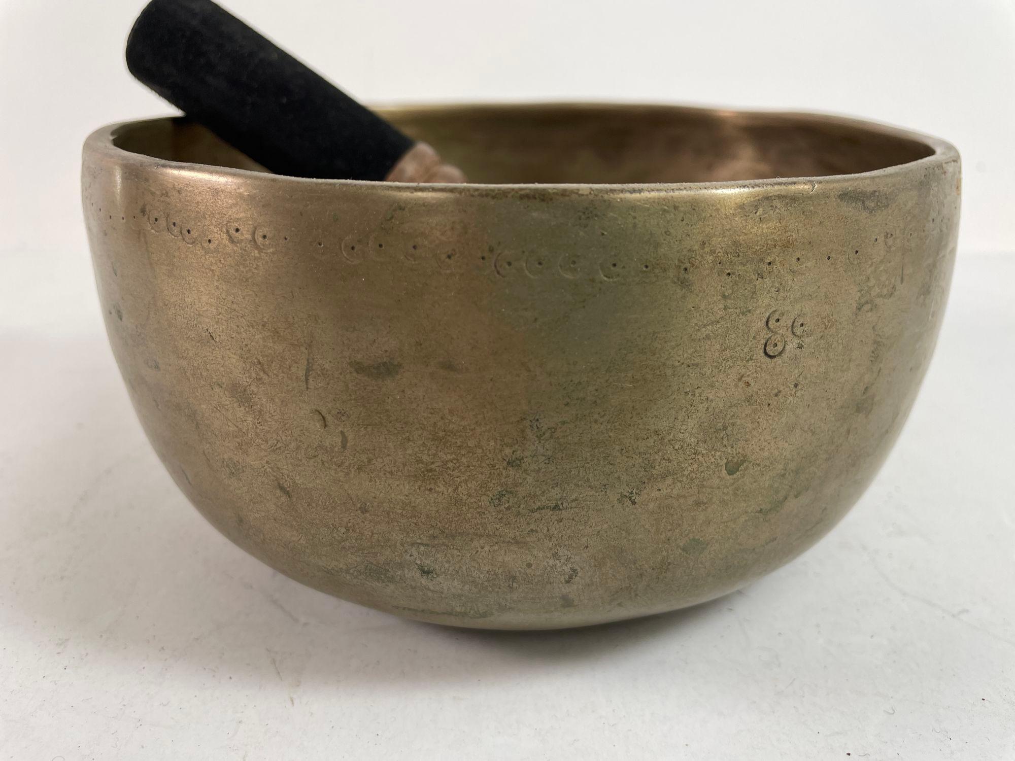 20th Century Asian Bronze Hammered Singing Bowl Nepal 1950s For Sale