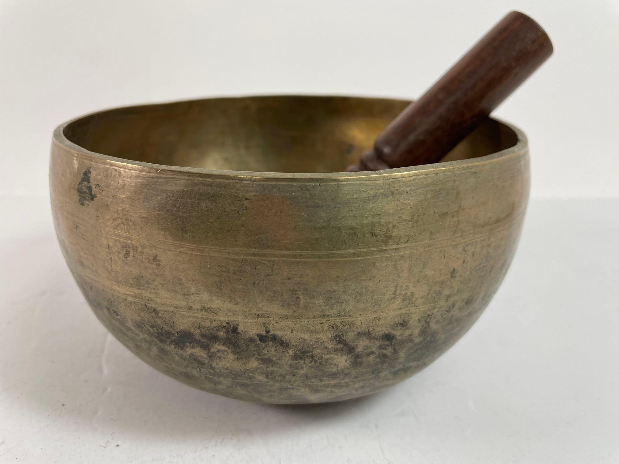Vintage Asian Hammered Bronze Singing Bowl 1950s.
Asian Bronze Vessel Singing Bowl.
A special collectible piece.
Made from bronze, a good heavy weight.
Circa 1950s.
The hand-hammered Asian bronze bowls are used in some Buddhist religious practices