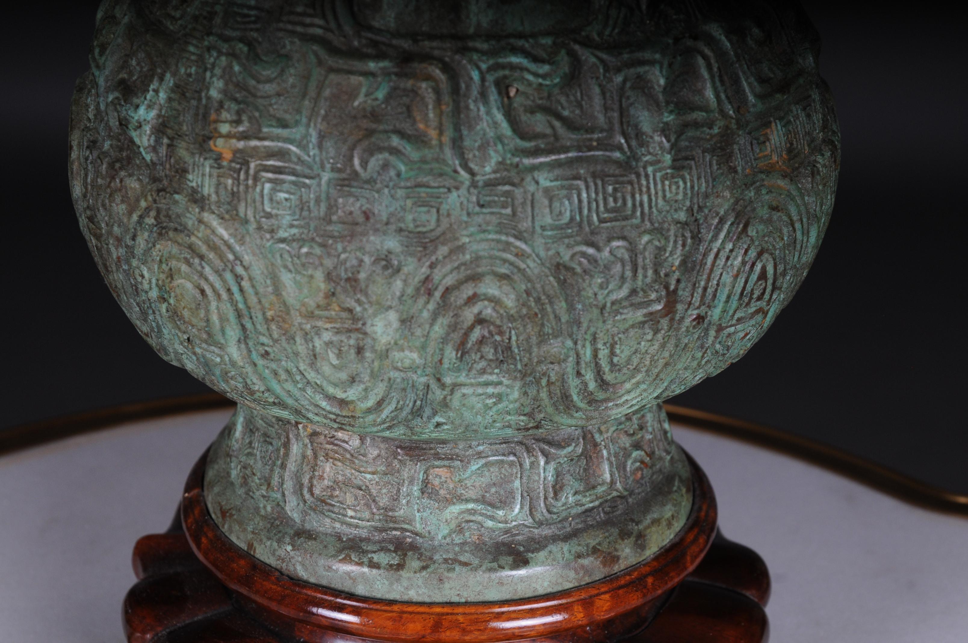 Asian Bronze Table Lamp with Pagoda Lampshade, Asian Art, 20th Century 4