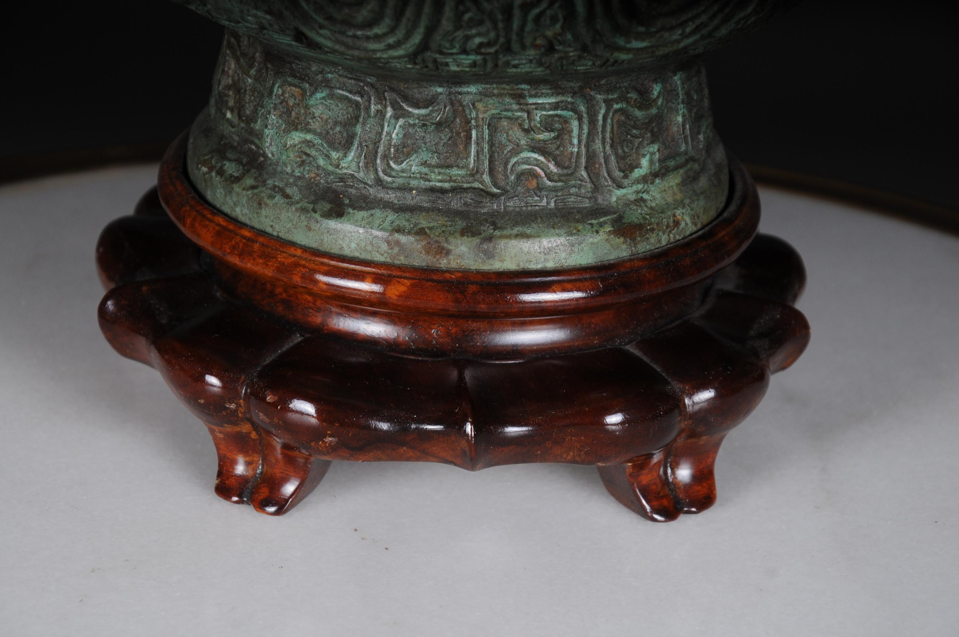 Asian Bronze Table Lamp with Pagoda Lampshade, Asian Art, 20th Century In Good Condition In Berlin, DE