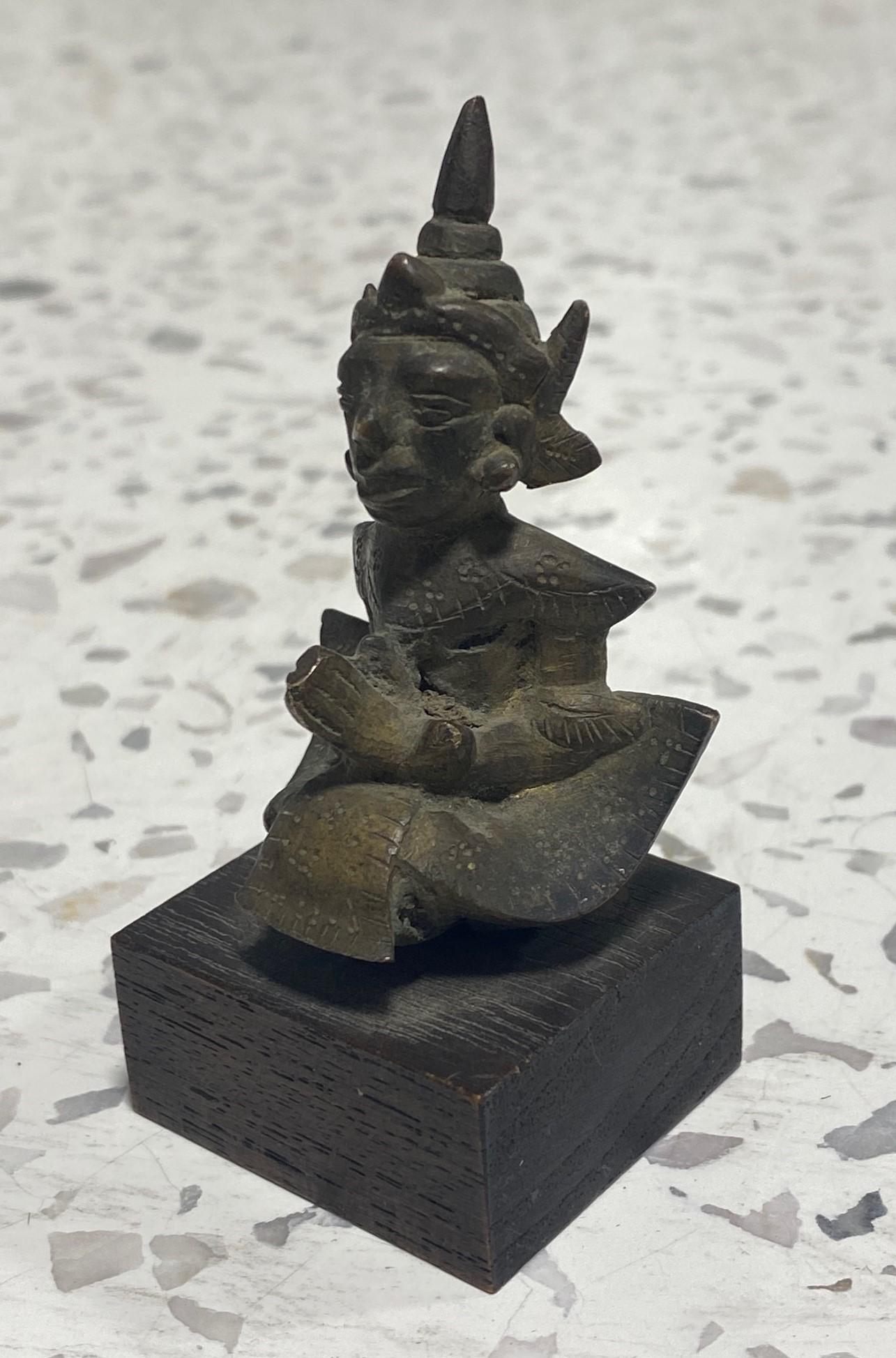 Asian Buddhist or Indian Hindu Small Temple Shrine Bronze Deity Figure on Stand In Good Condition For Sale In Studio City, CA