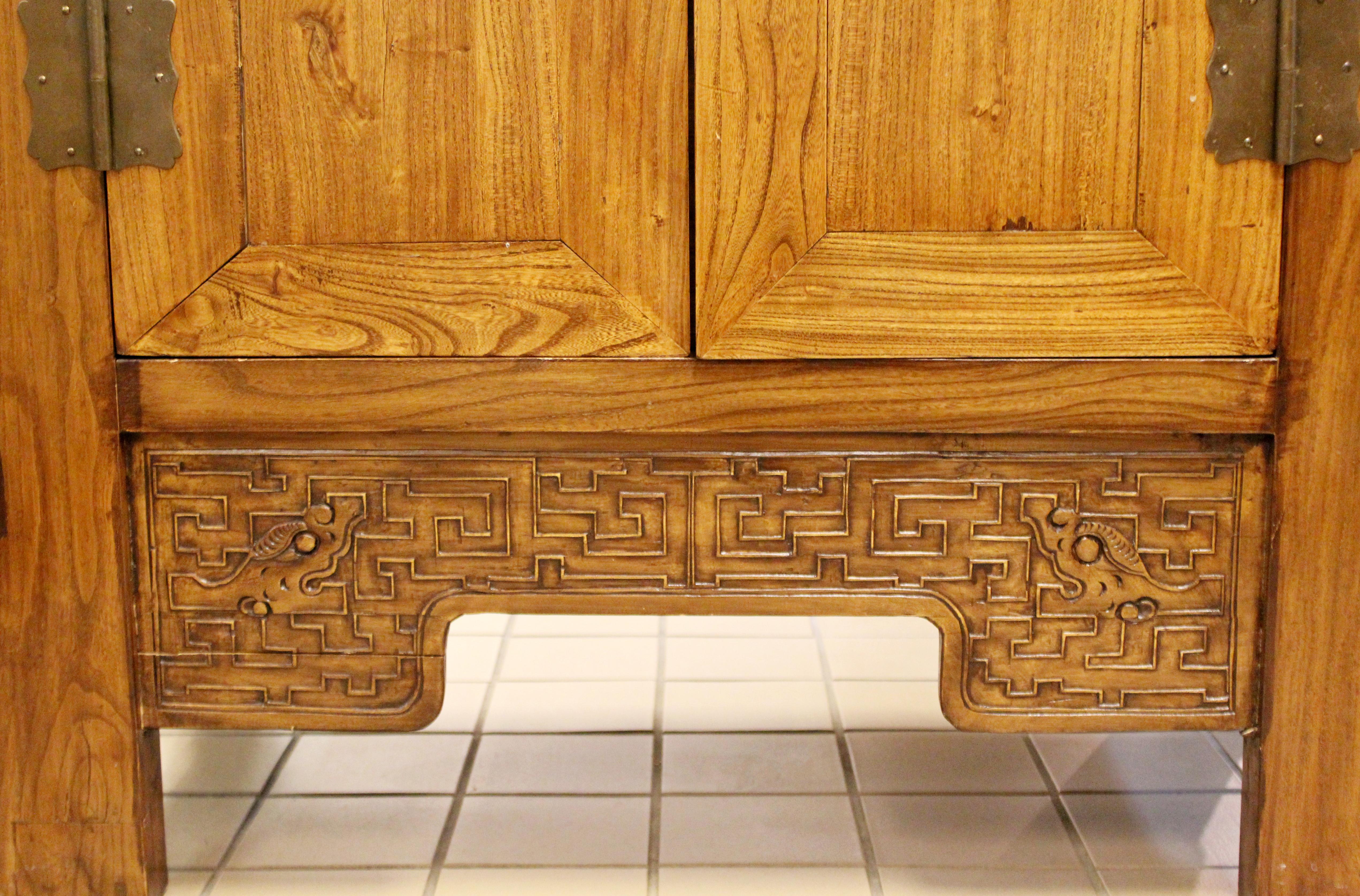asiatischer kleiderschrank