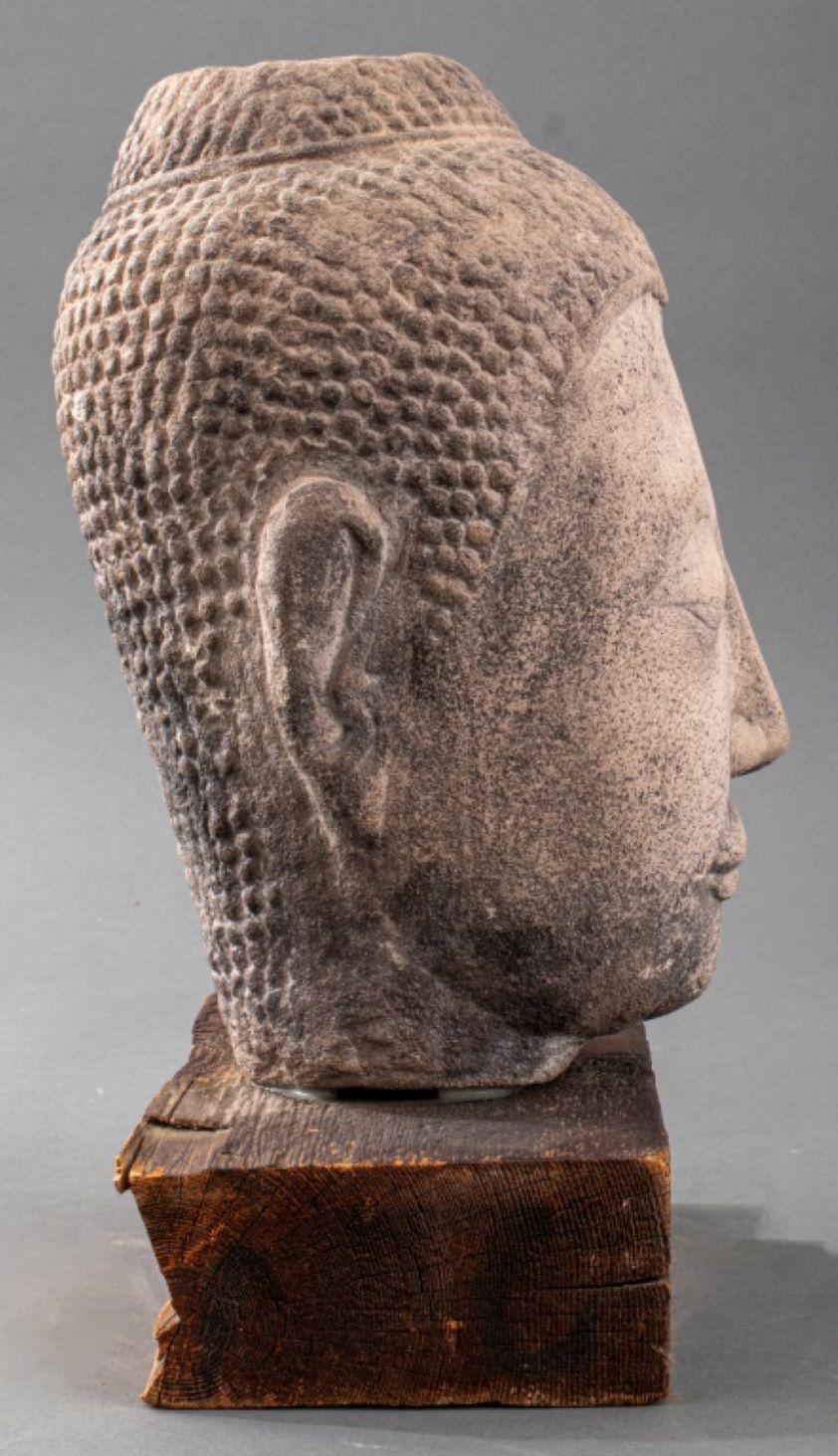 Pierre Tête de Bouddha asiatique sculptée en pierres composites en vente