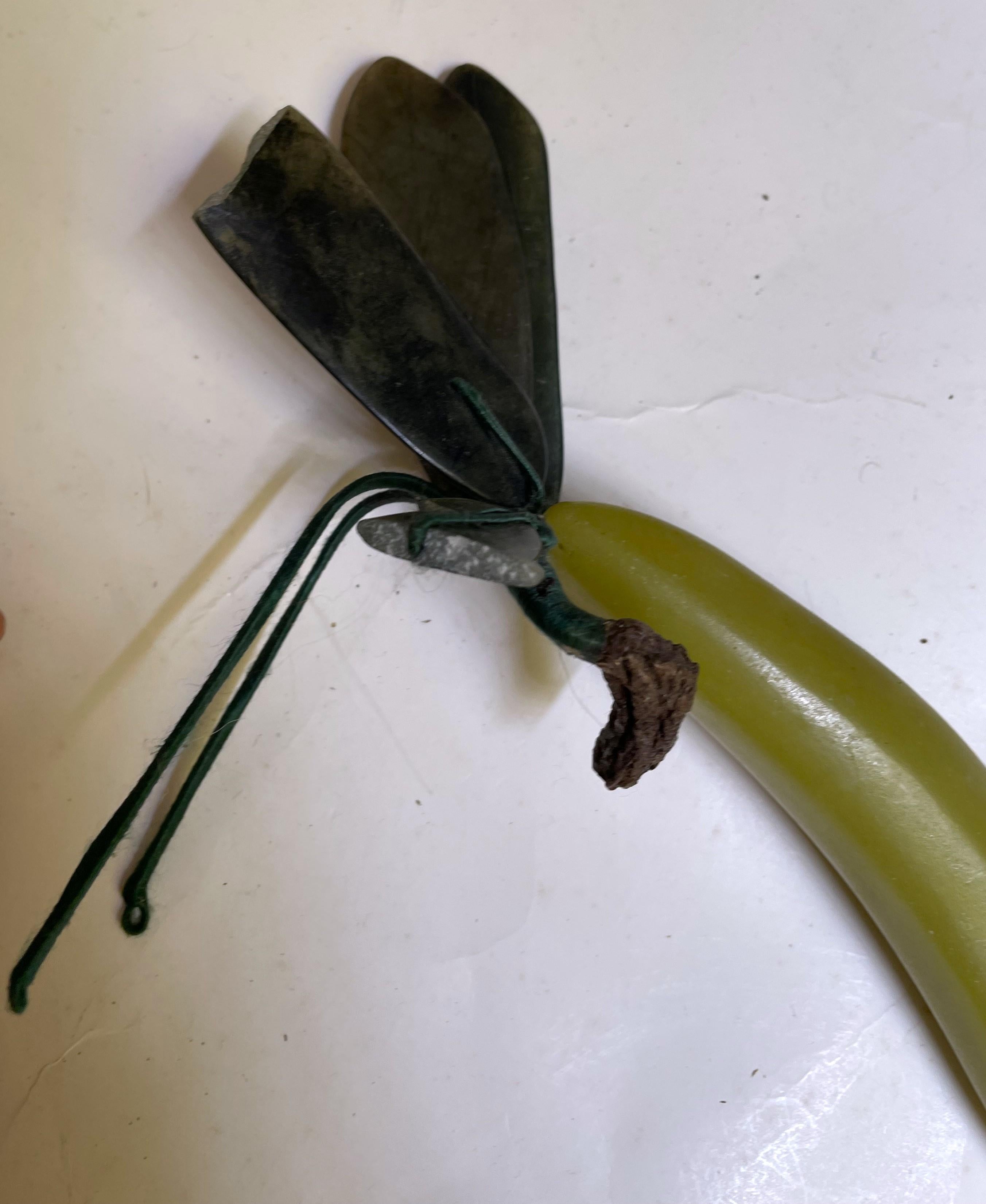 Fruta exótica asiática tallada en piedra dura con hojas de jade ¿Plátano? Moderno de mediados de siglo en venta