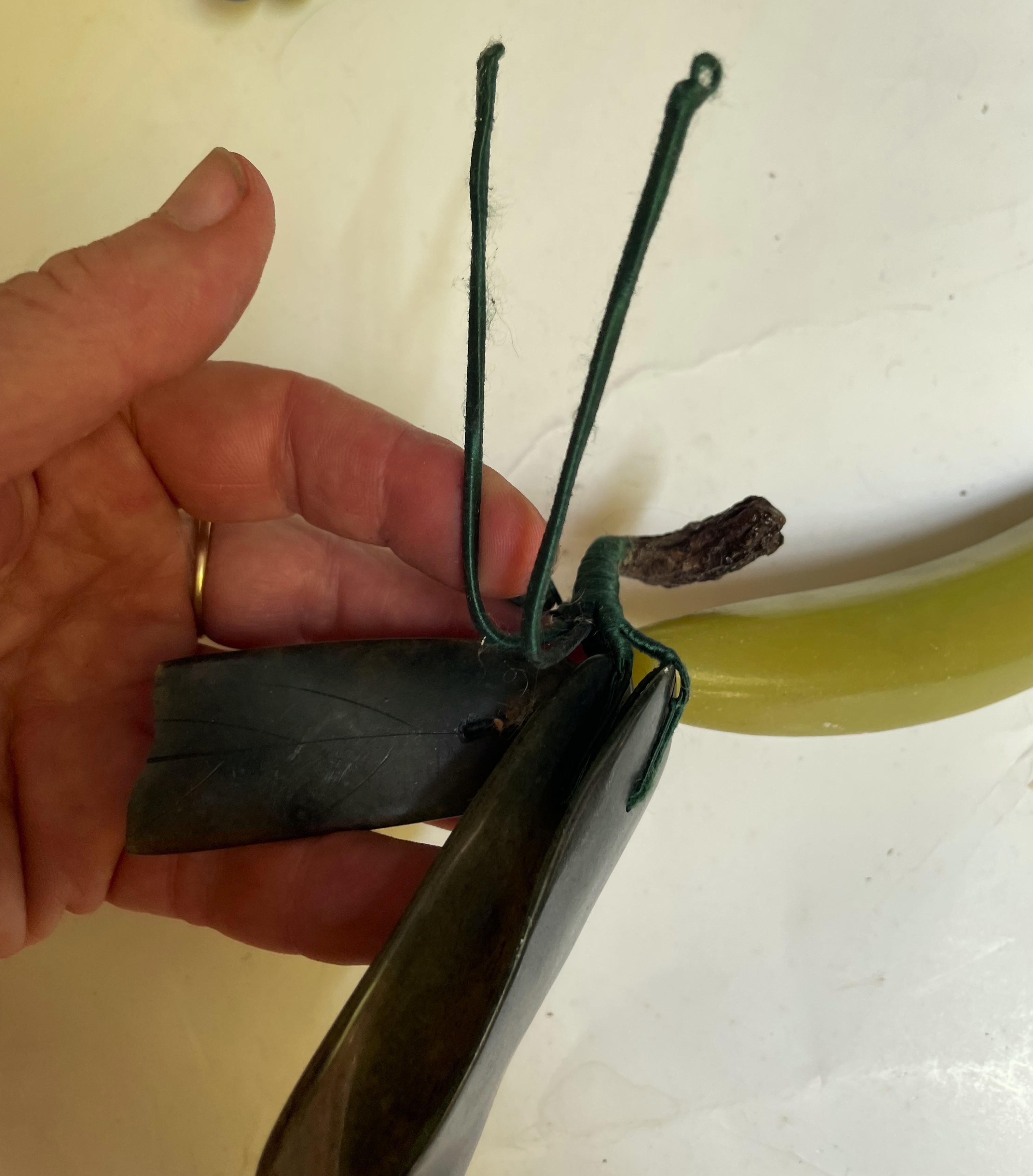 Fruta exótica asiática tallada en piedra dura con hojas de jade ¿Plátano? Tallado en venta